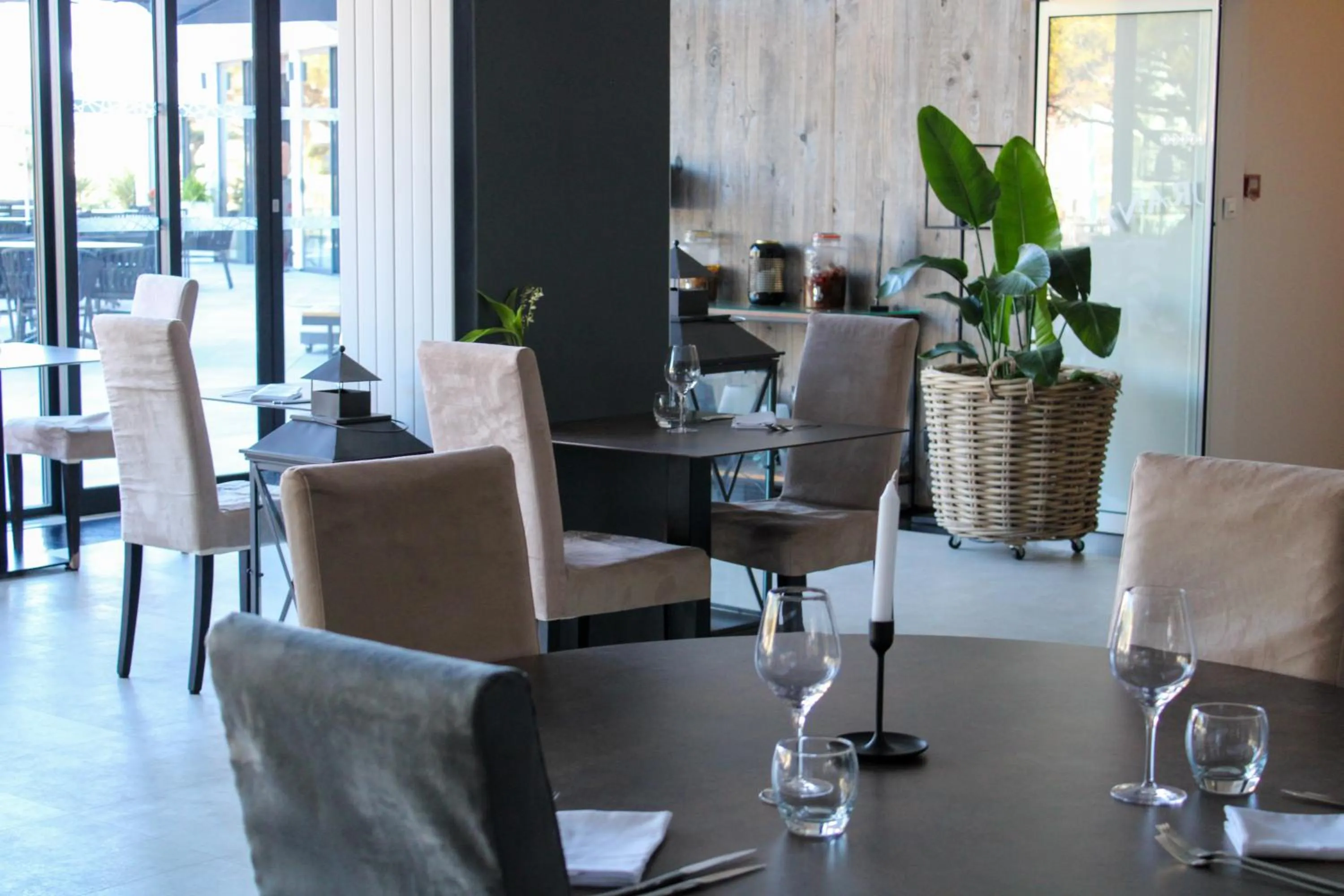 Restaurant/places to eat in The Originals Boutique, Hôtel Neptune, Montpellier Sud