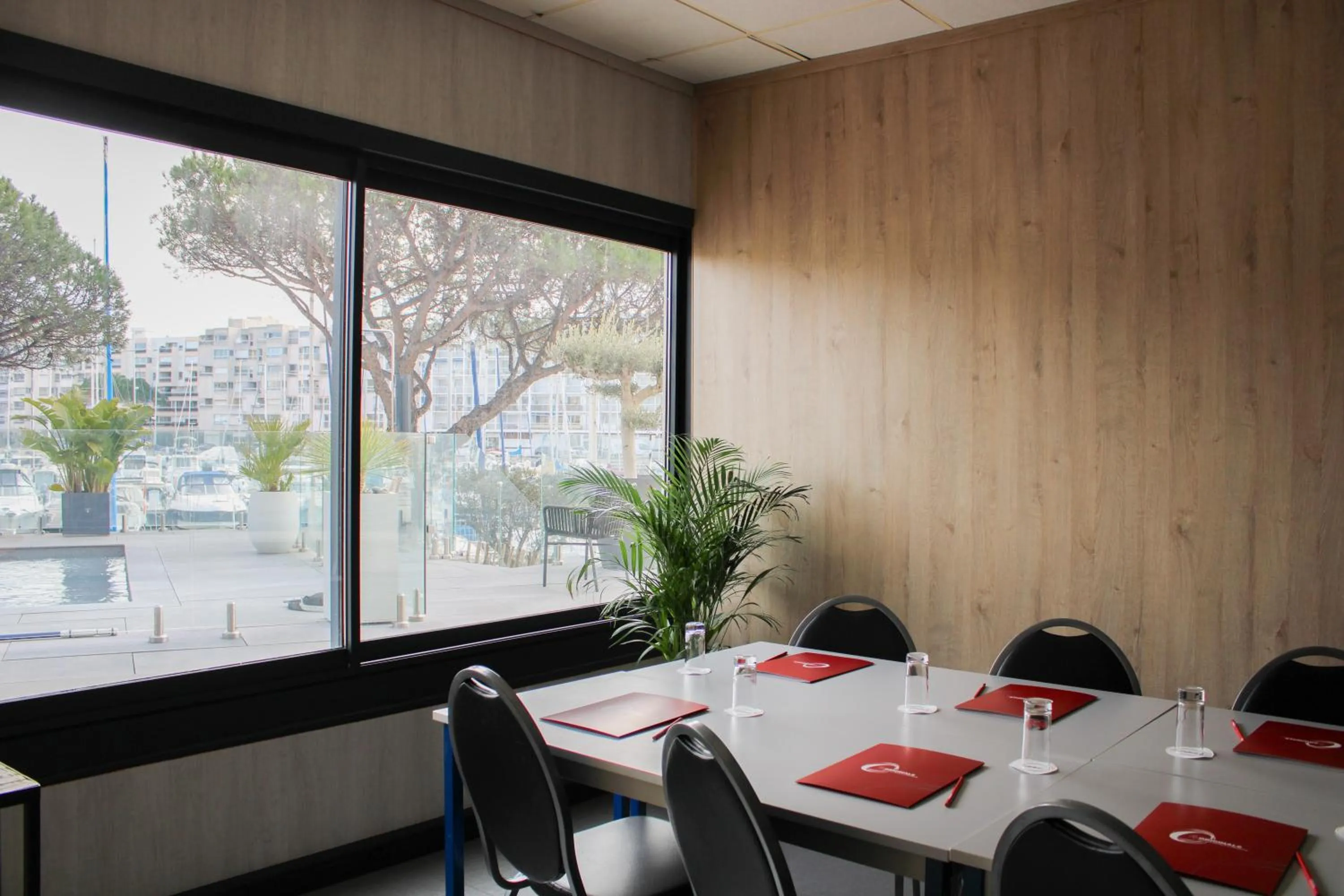 Living room in The Originals Boutique, Hôtel Neptune, Montpellier Sud