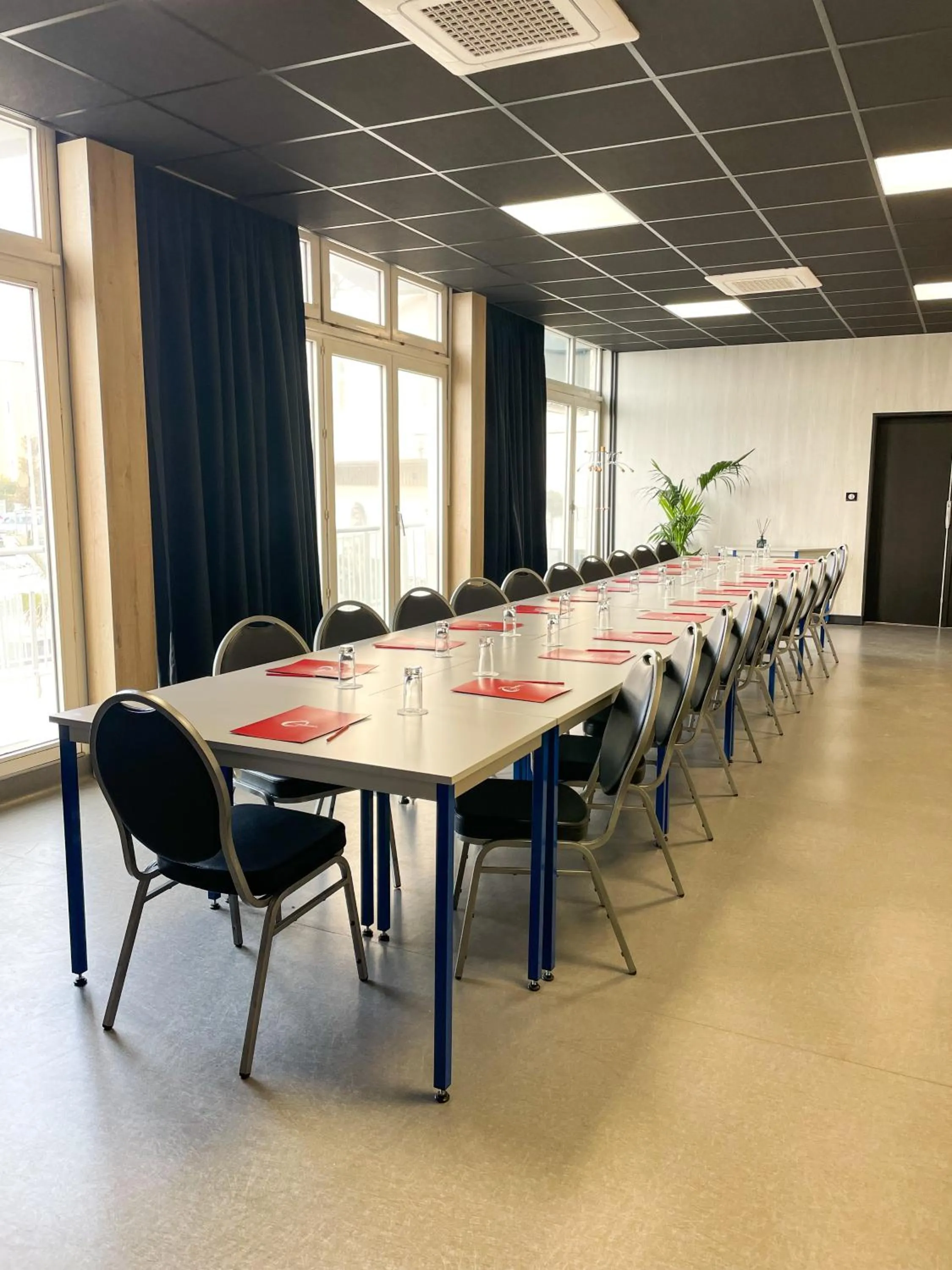 Meeting/conference room in The Originals Boutique, Hôtel Neptune, Montpellier Sud