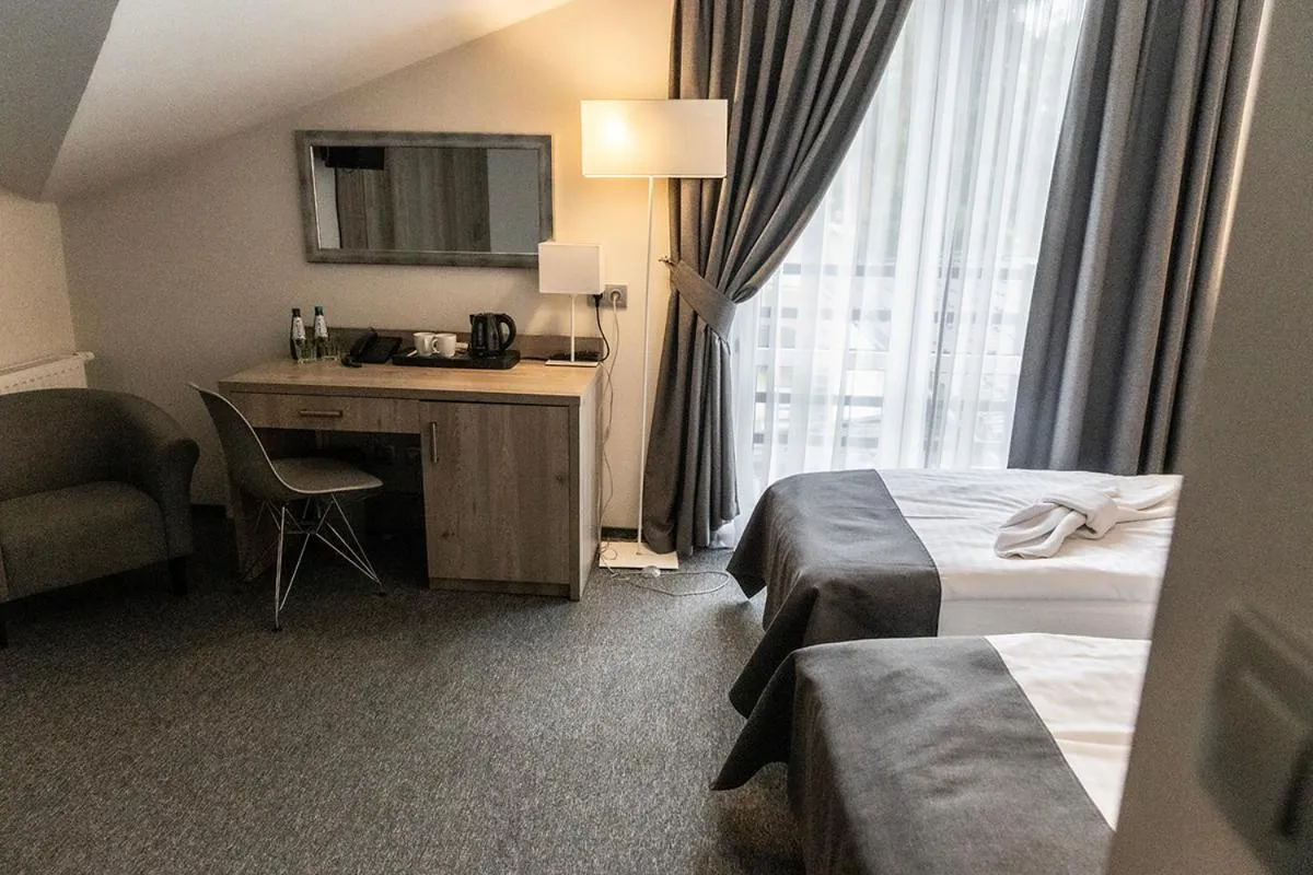 Bed in Jurajski Kryształ