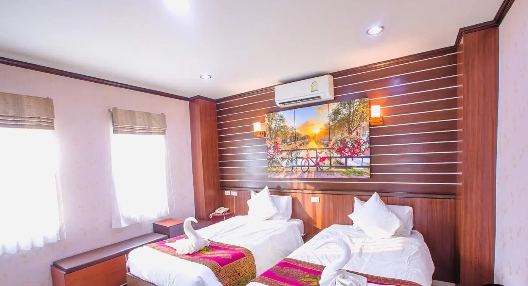 Deluxe Twin Room in BANDER HOTEL Deluxe Twin Room in BANDER HOTEL