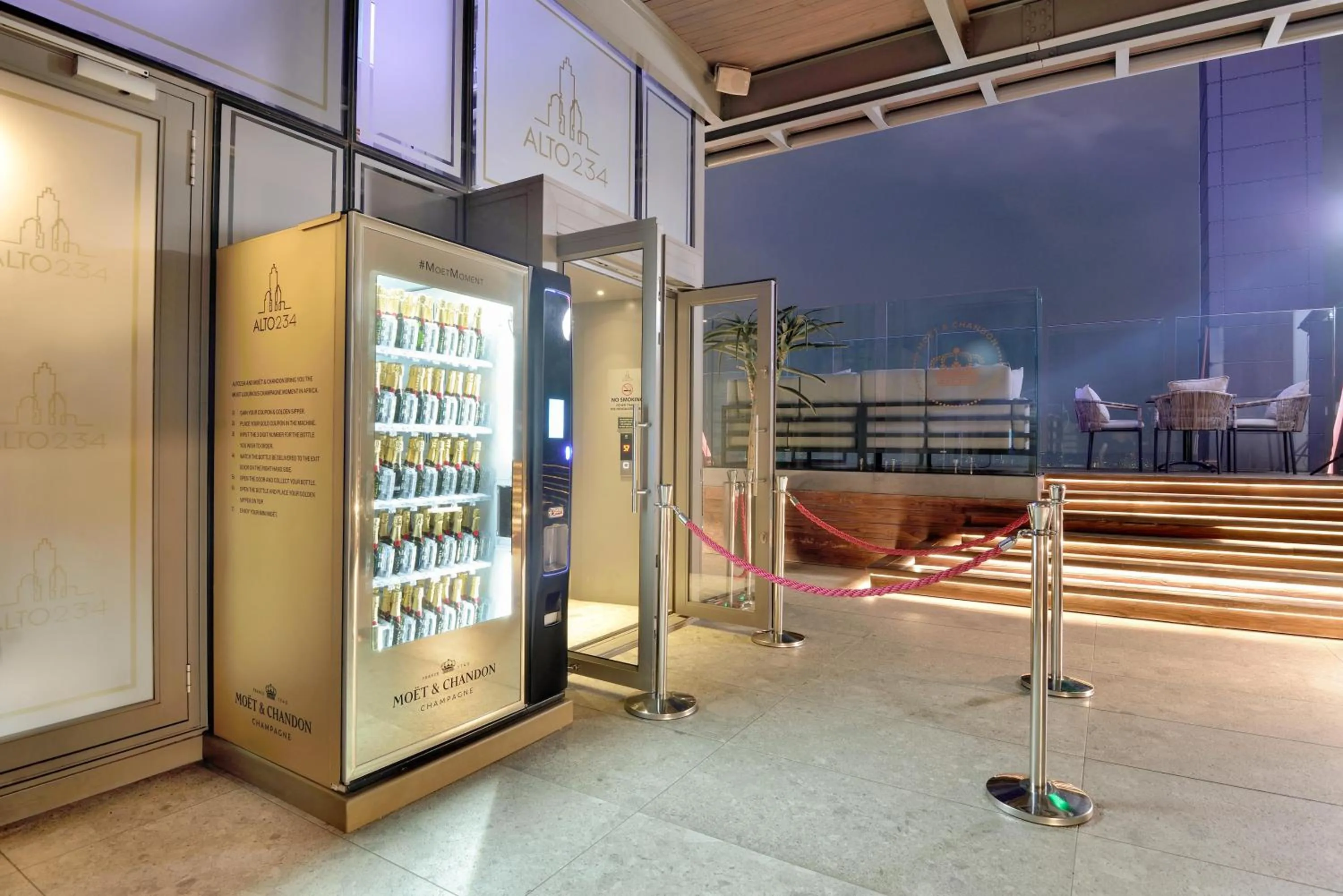 Lounge or bar in The Leonardo