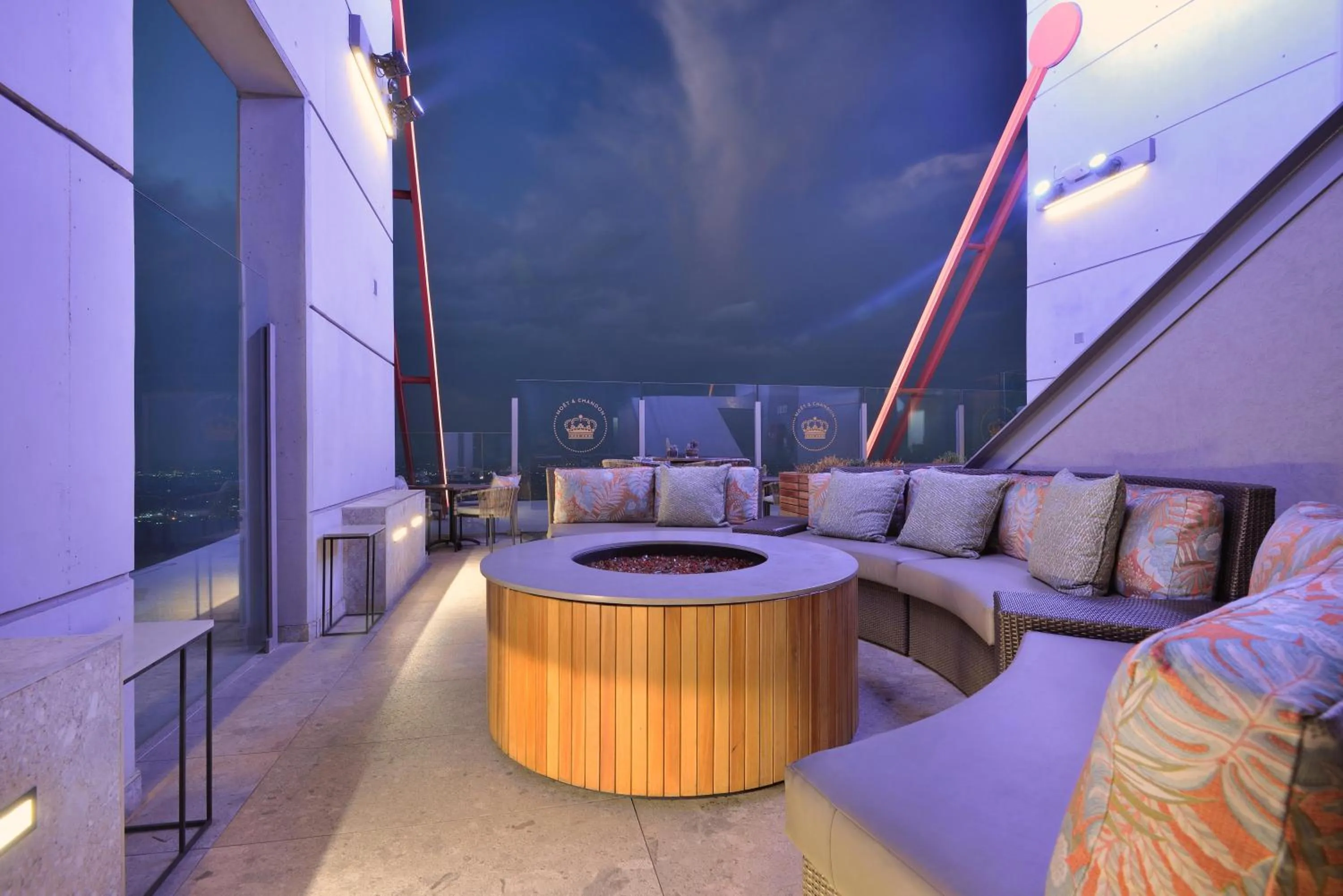 Lounge or bar in The Leonardo