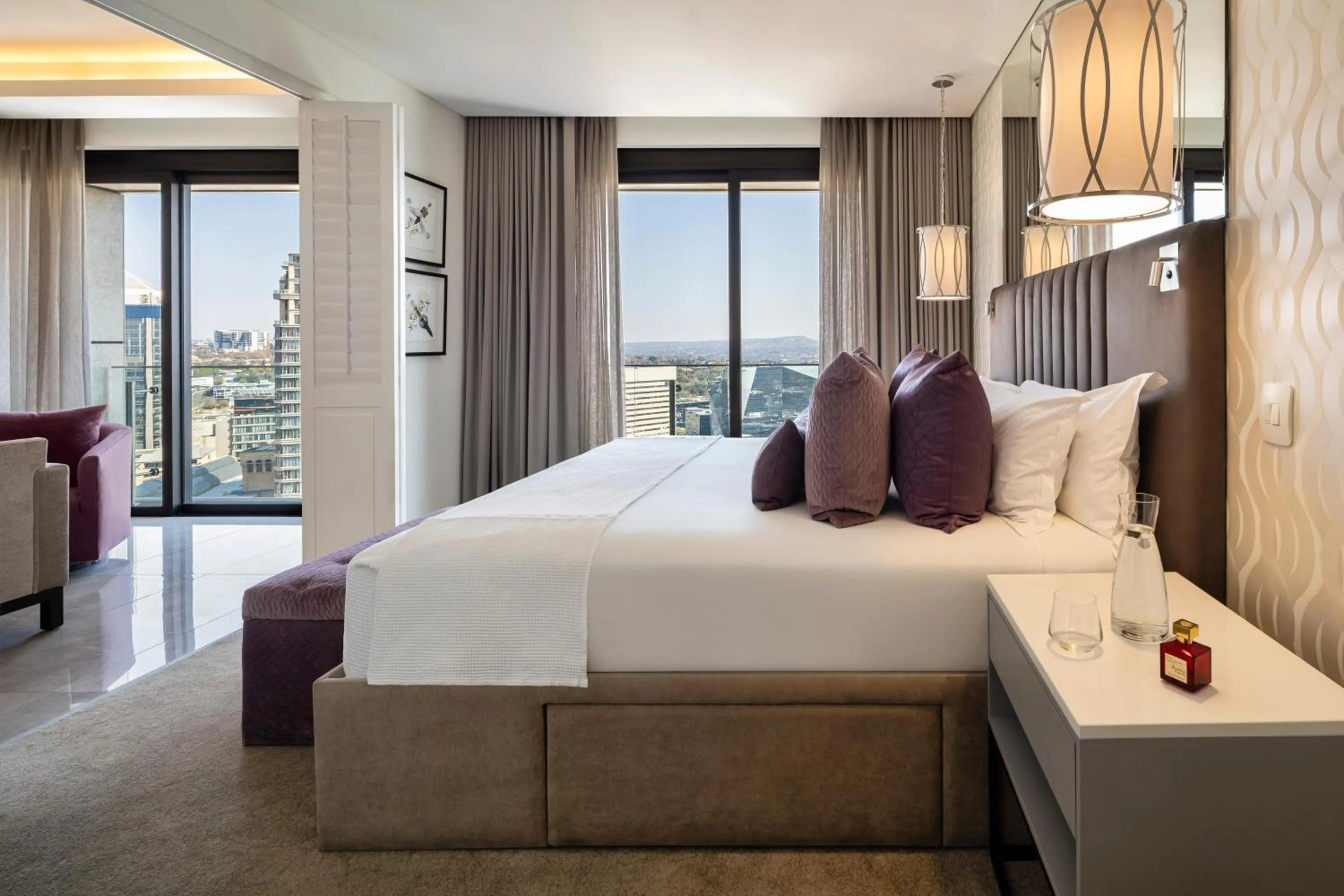 Photo of the whole room, Bed in The Leonardo