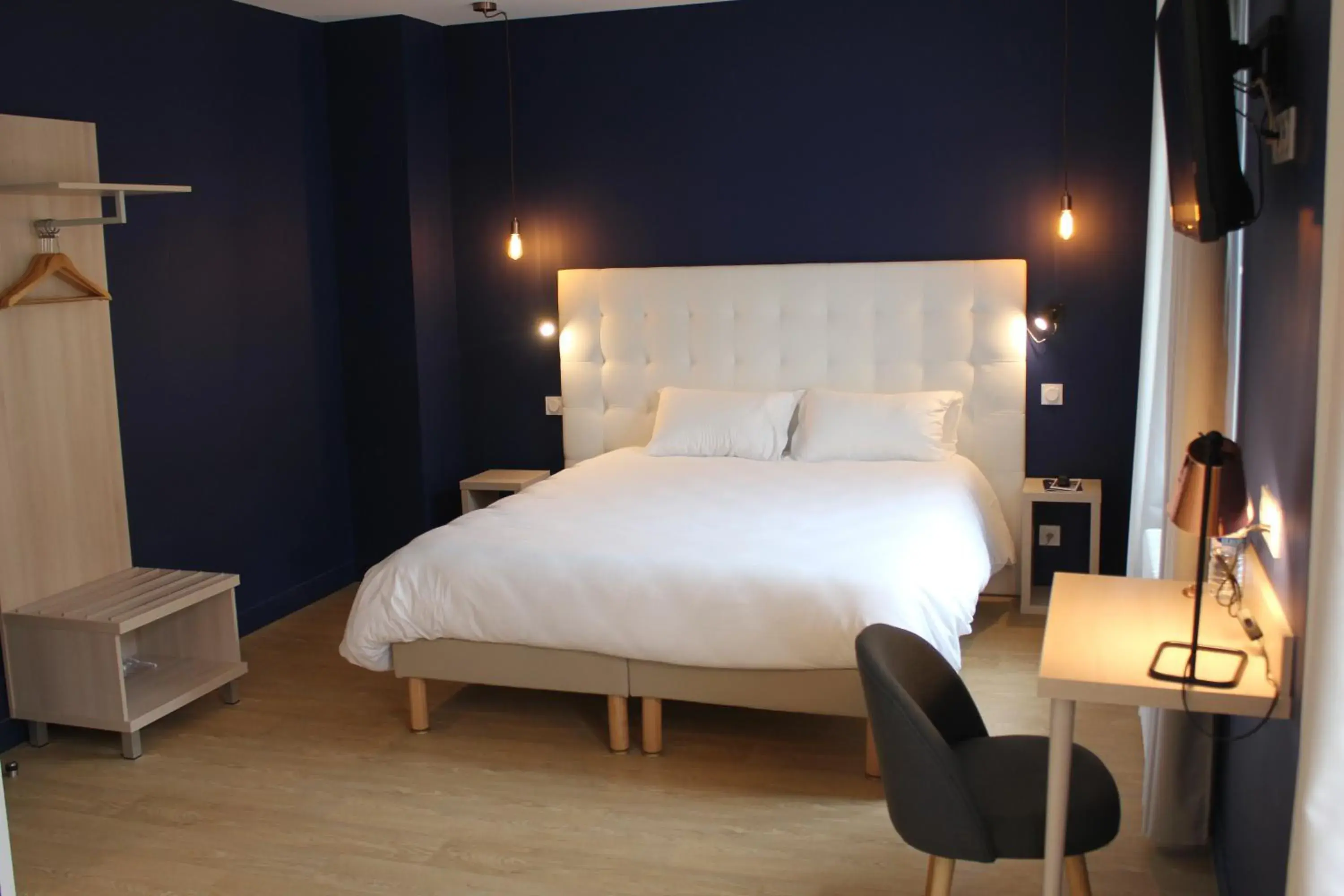 Superior Double / Family Room in Hôtel La Fontaine Caen Centre Superior Double / Family Room in Hôtel La Fontaine Caen Centre