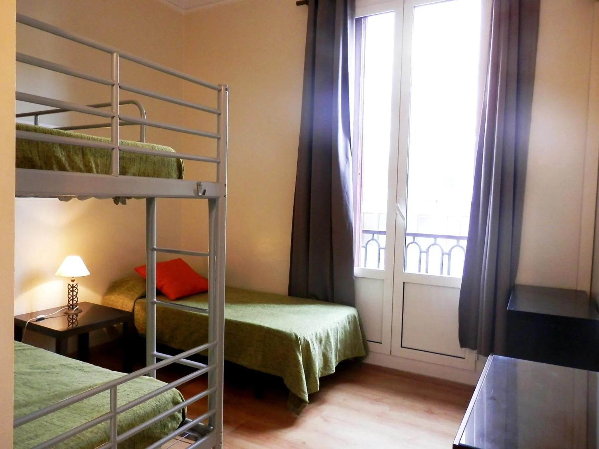 Photo of the whole room, Bed in Barcelona Central Garden Hostal