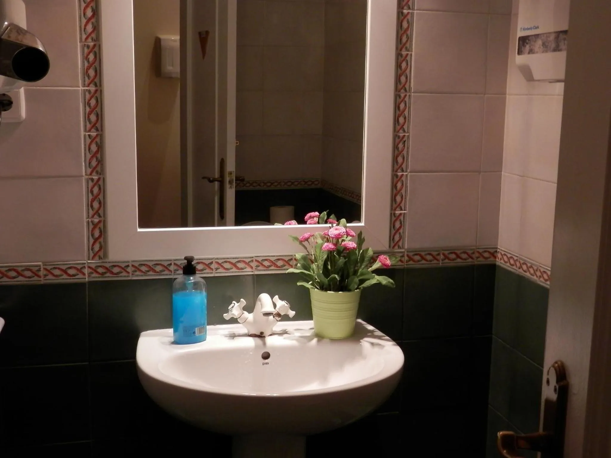 Bathroom in Barcelona Central Garden Hostal