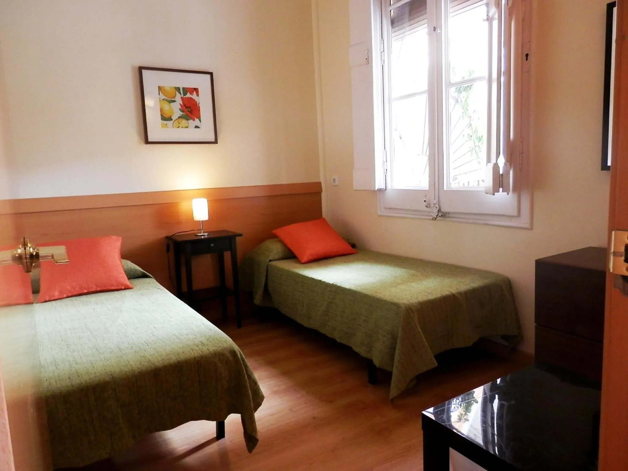 Photo of the whole room, Bed in Barcelona Central Garden Hostal