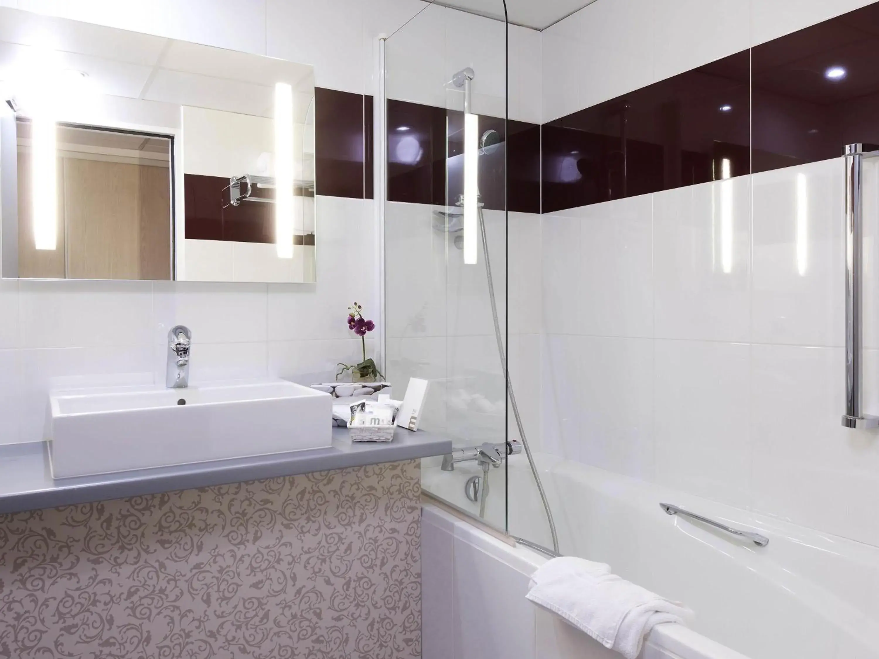 Suite with One Double Bed and Sofa Bed in Mercure Paris 19 Philharmonie La Villette Suite with One Double Bed and Sofa Bed in Mercure Paris 19 Philharmonie La Villette