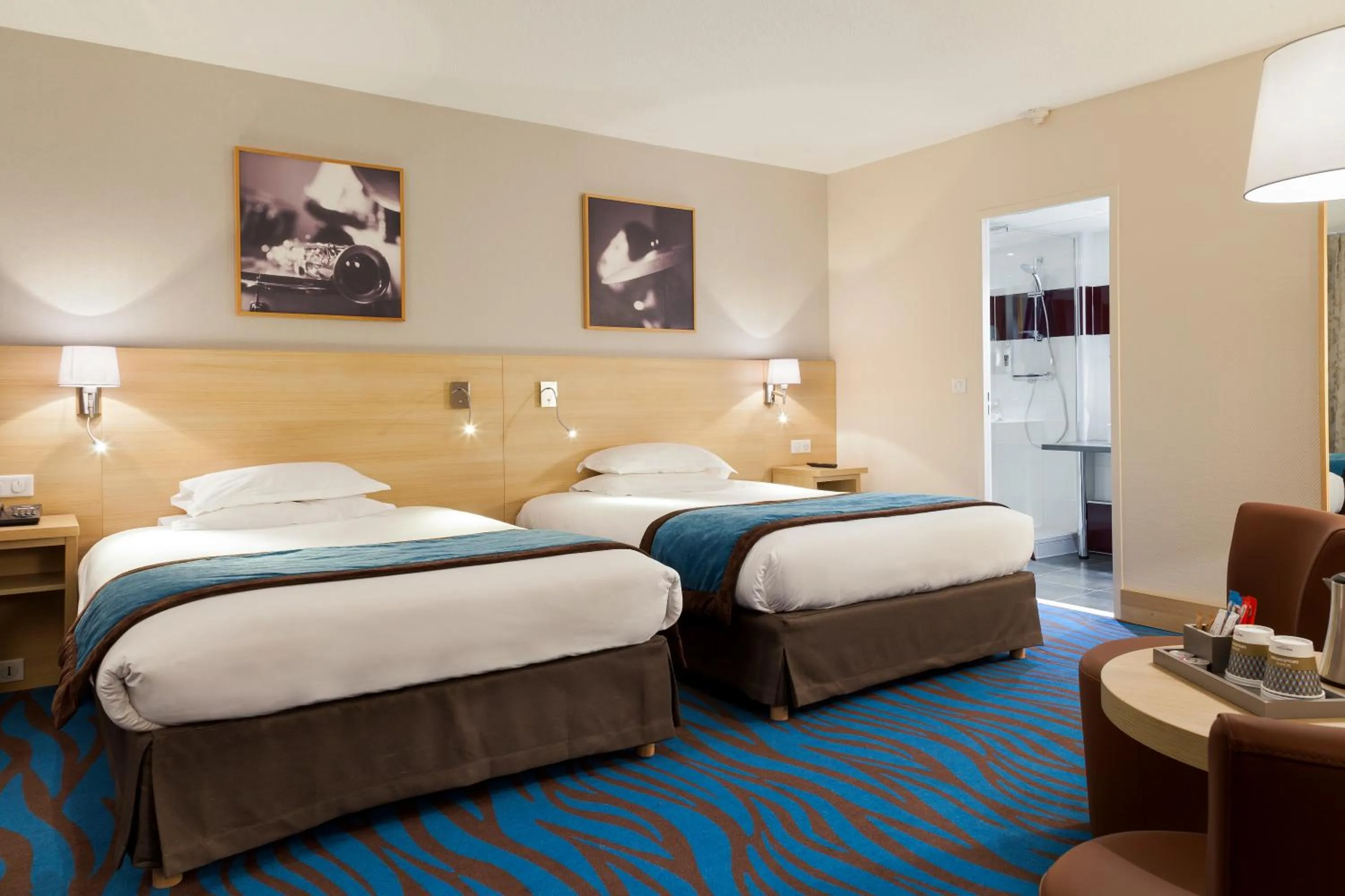 Photo of the whole room, Bed in Mercure Paris 19 Philharmonie La Villette