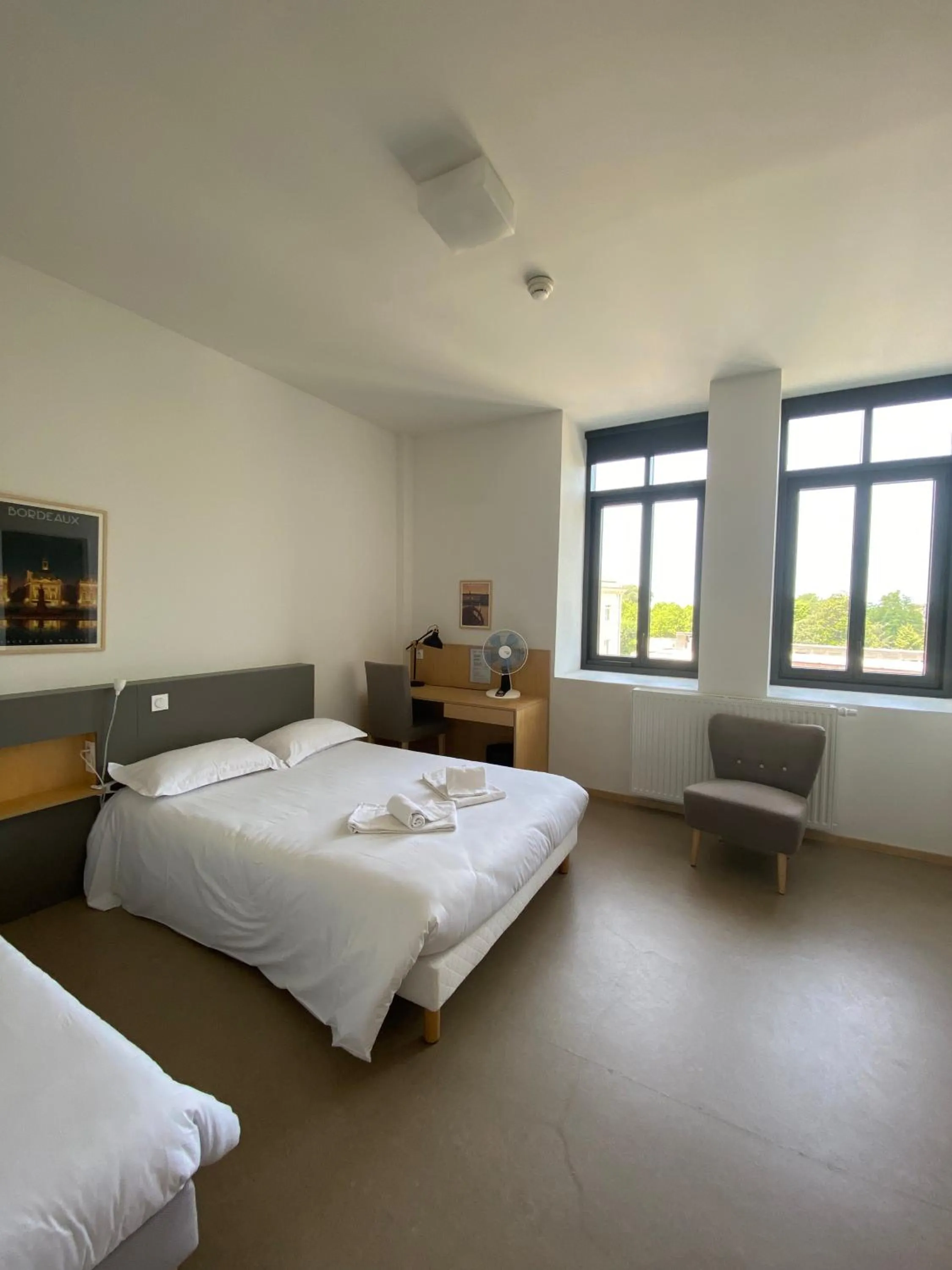 Bedroom, Bed in Hotel Saint Louis Beaulieu - Bordeaux