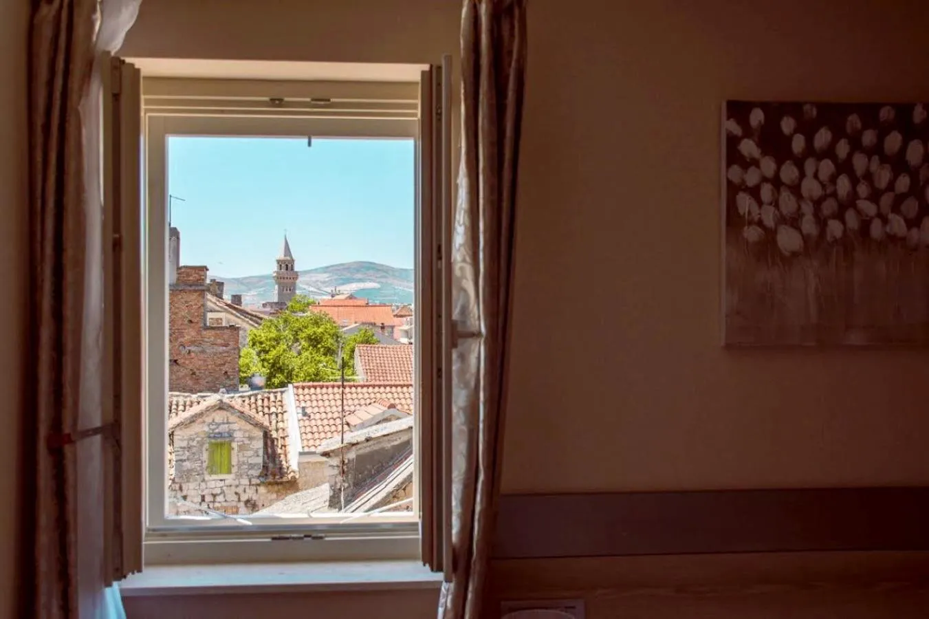 Street view in Benjamin Hotel