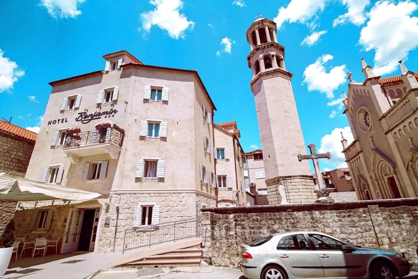 Property building in Benjamin Hotel