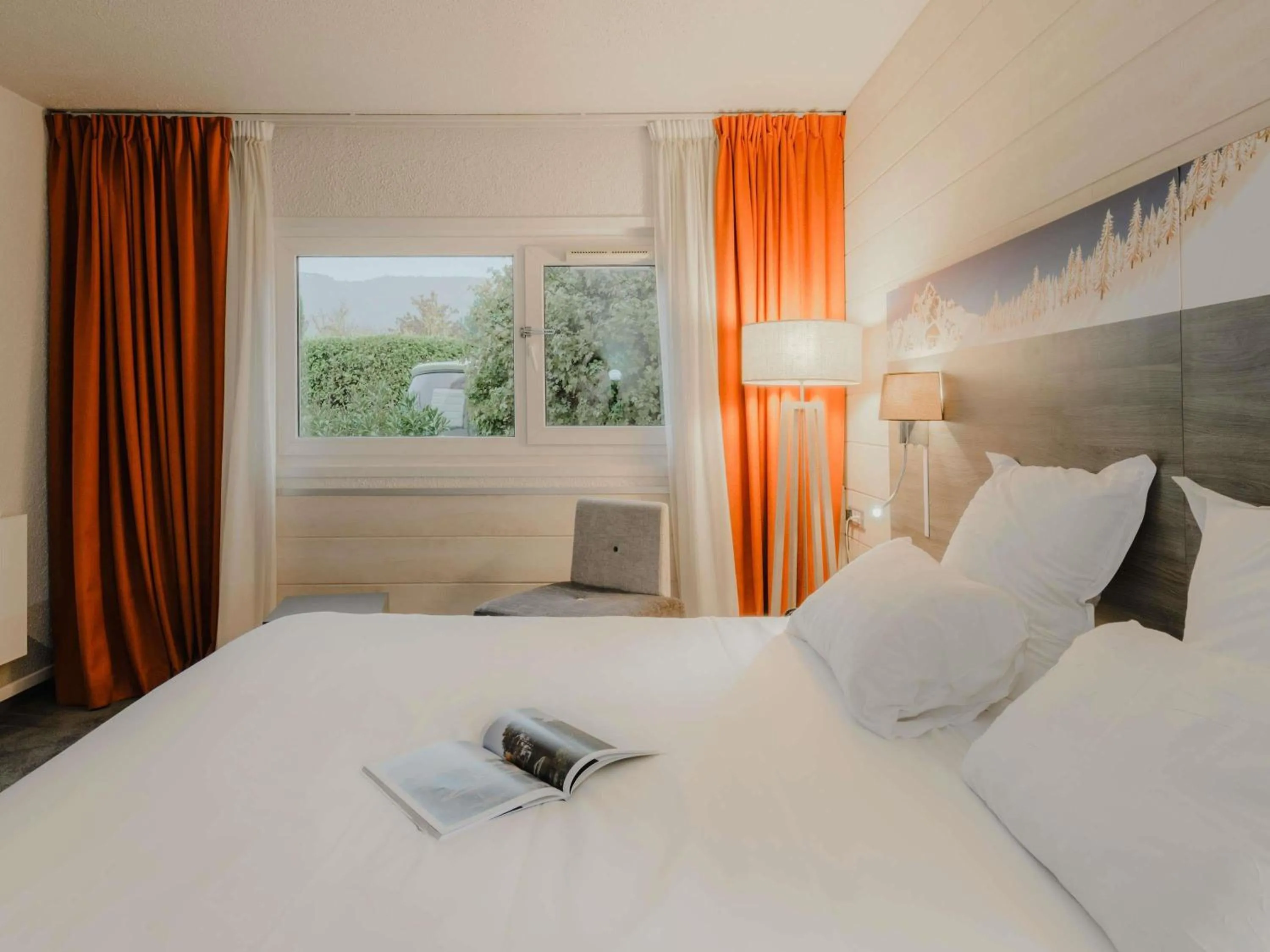 Bedroom, Bed in Mercure Annecy Sud