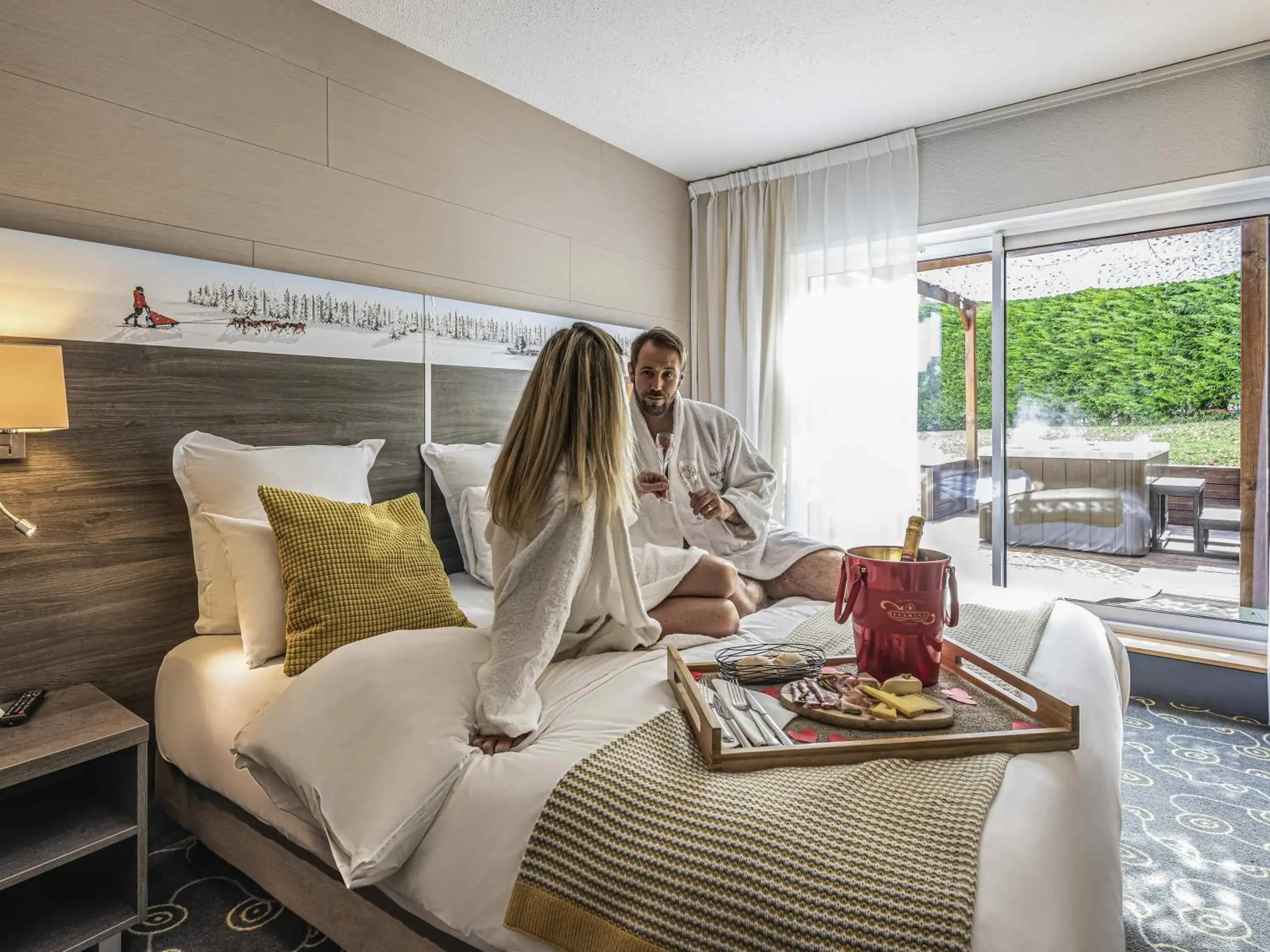 Executive Room with Private Terrace and Garden View in Mercure Annecy Sud Executive Room with Private Terrace and Garden View in Mercure Annecy Sud