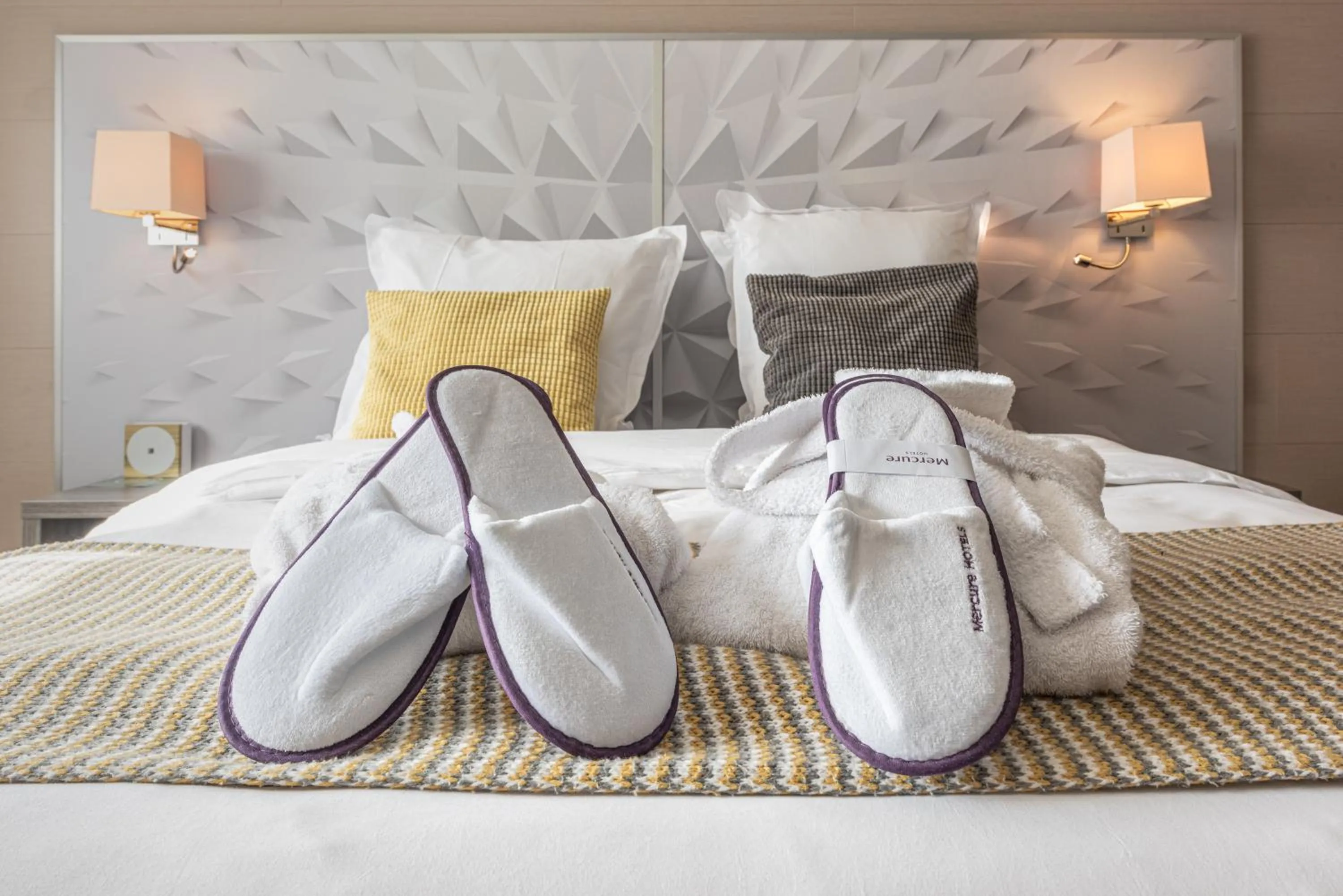 Bed in Mercure Annecy Sud