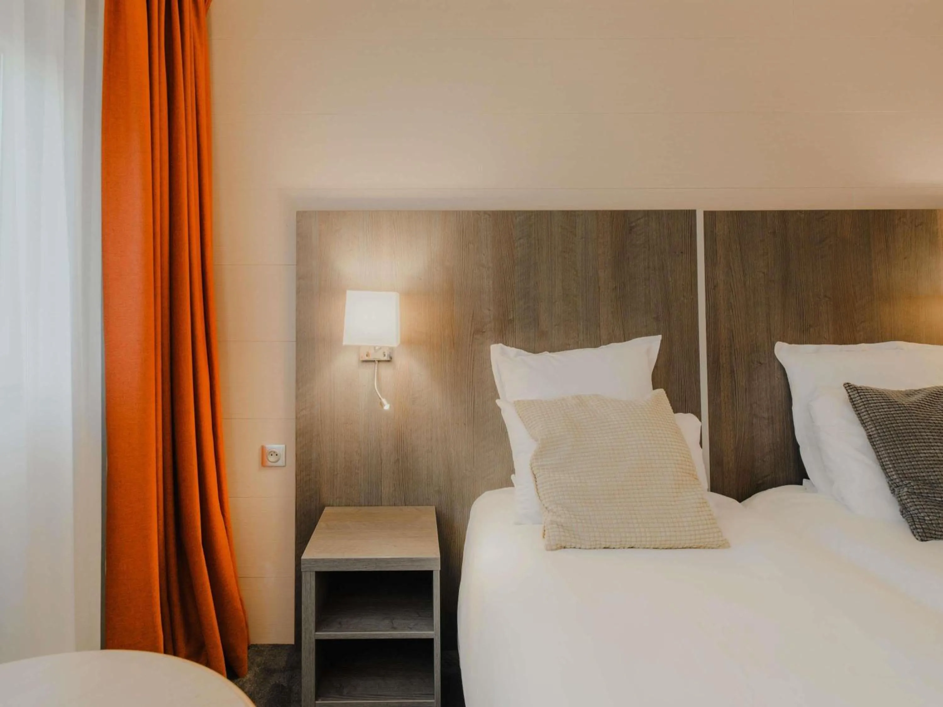 Bedroom, Bed in Mercure Annecy Sud