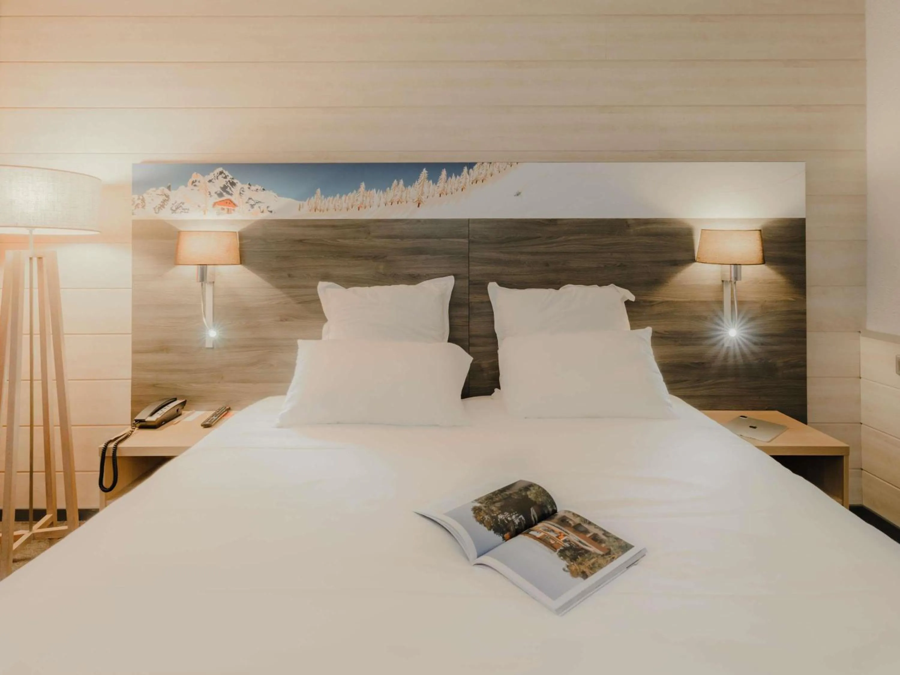 Bedroom, Bed in Mercure Annecy Sud