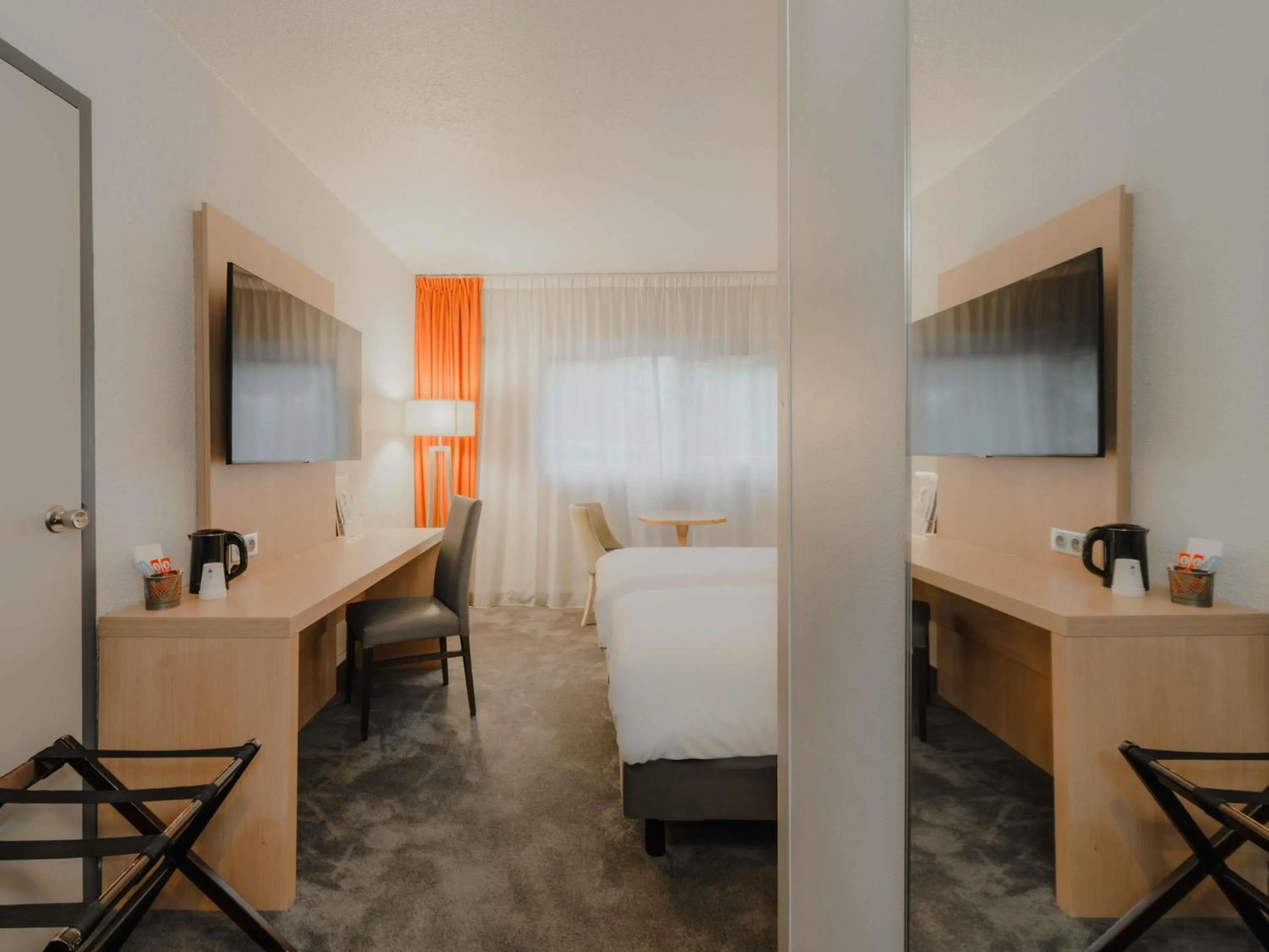 Bedroom, Bed in Mercure Annecy Sud