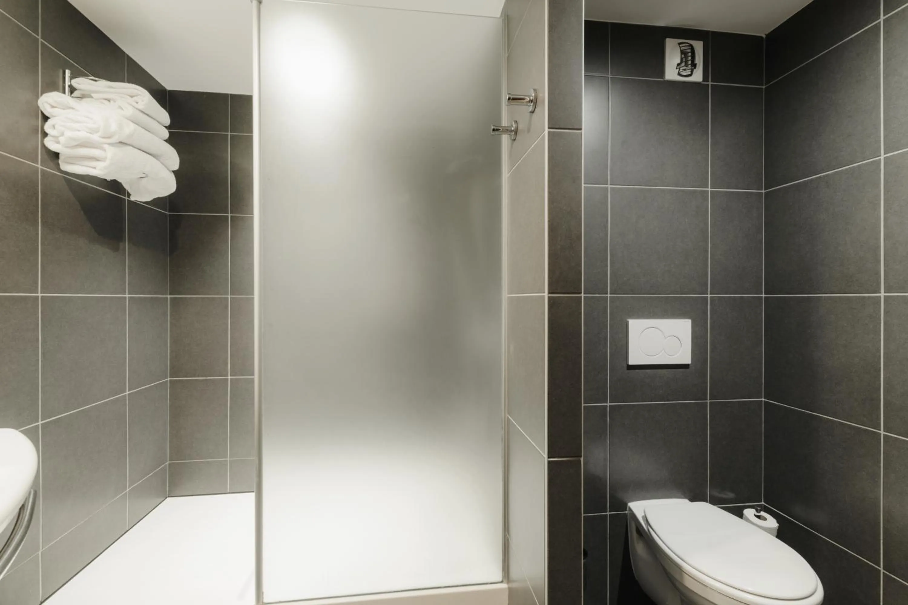 Bathroom in Mercure Annecy Sud