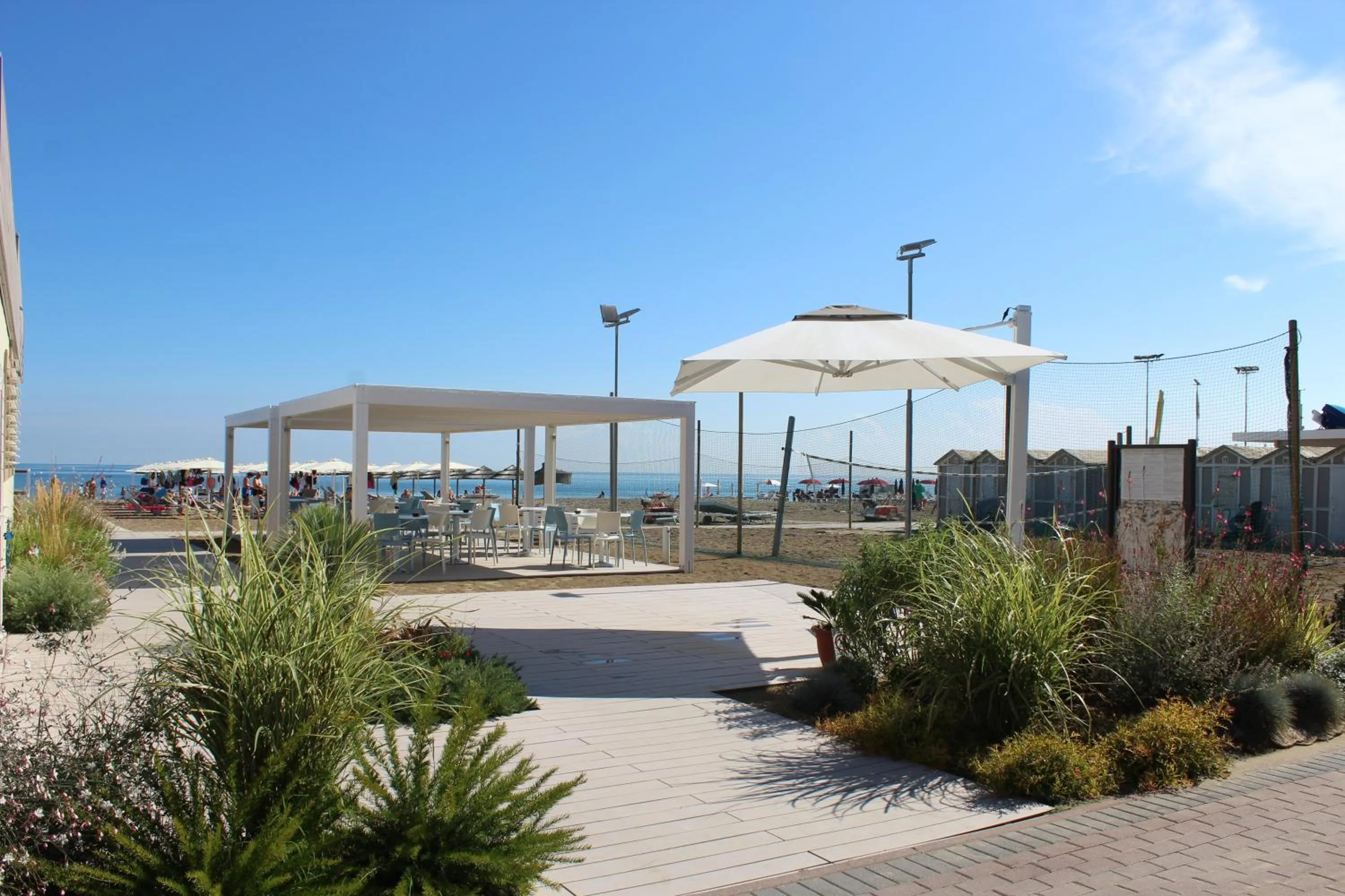 Beach in Hotel Liberty Beach - Parking & Beach