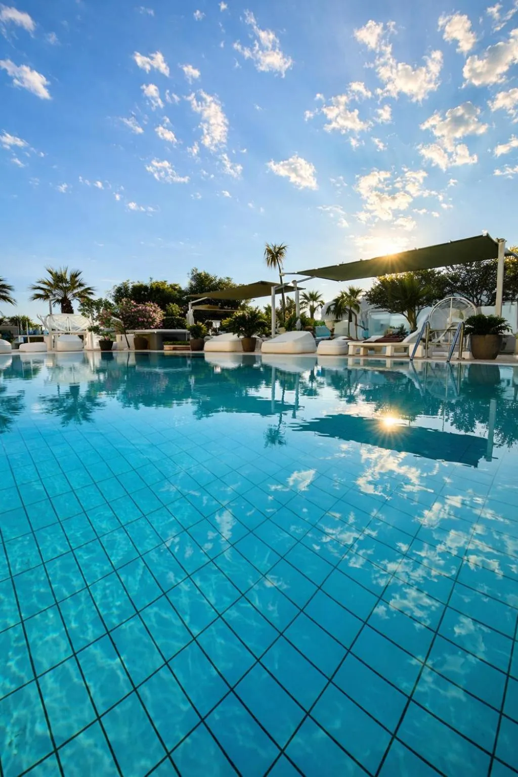 Swimming pool in Hotel Liberty Beach - Parking & Beach