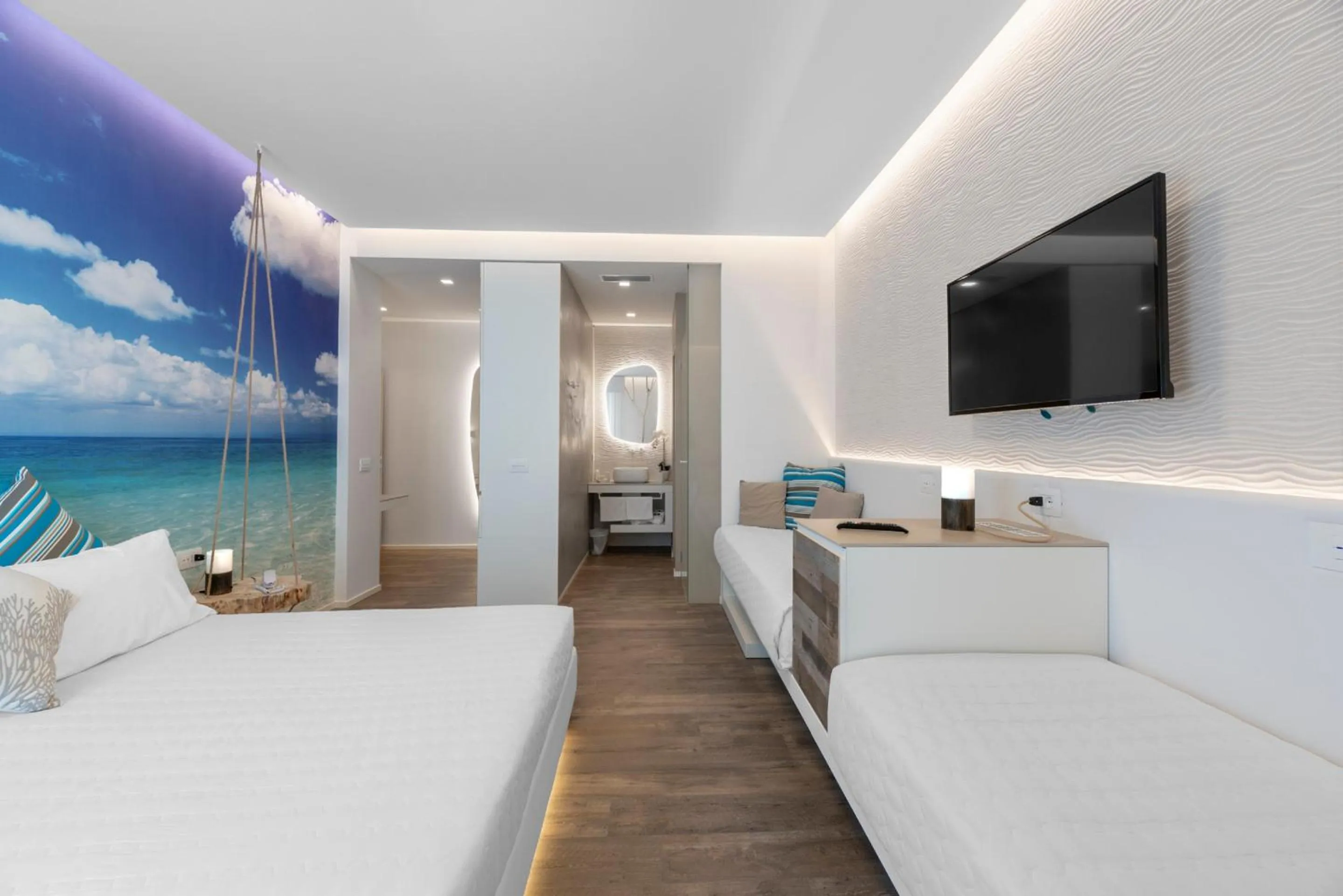 Bed in Hotel Liberty Beach - Parking & Beach