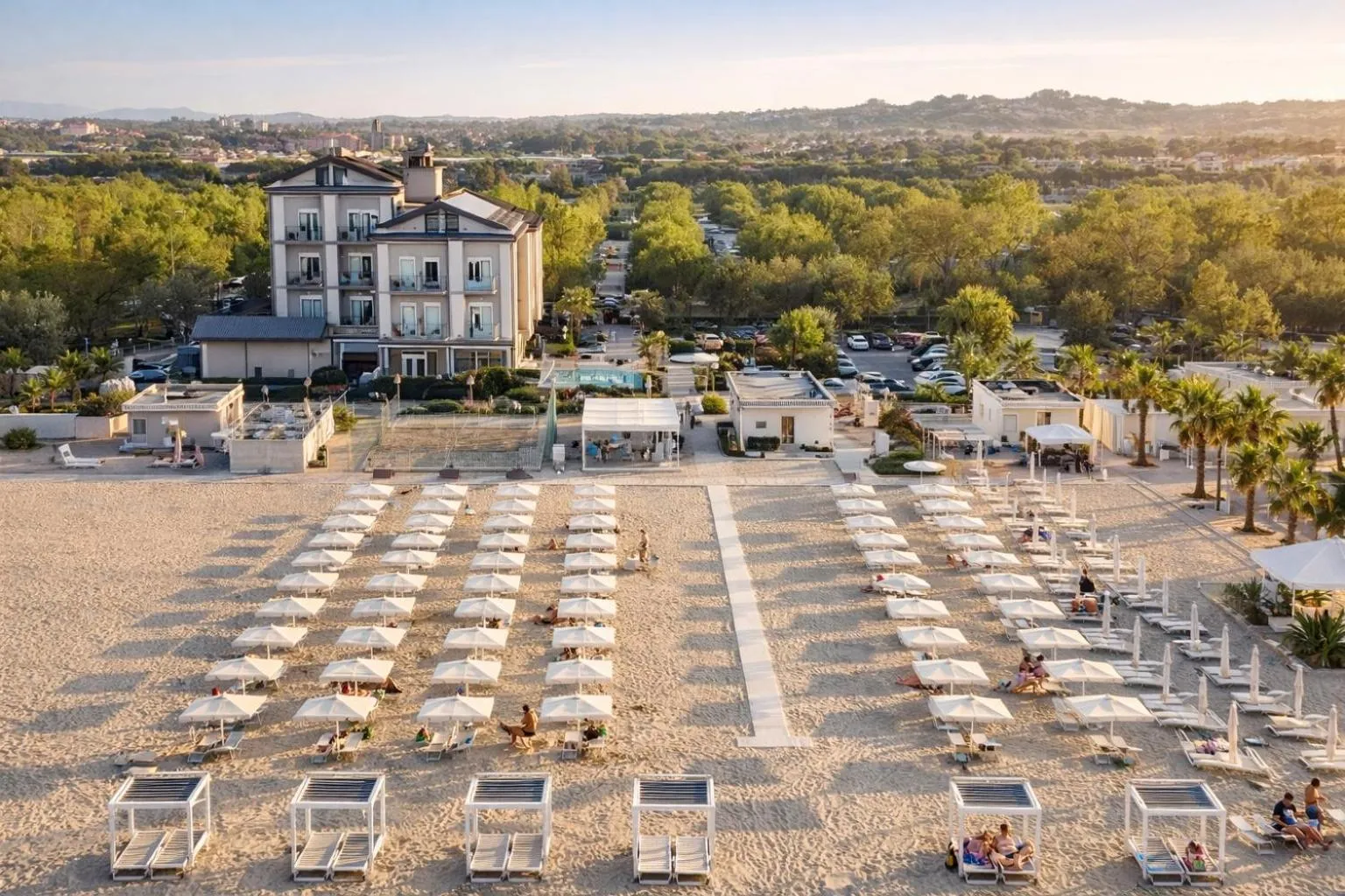 Beach in Hotel Liberty Beach - Parking & Beach