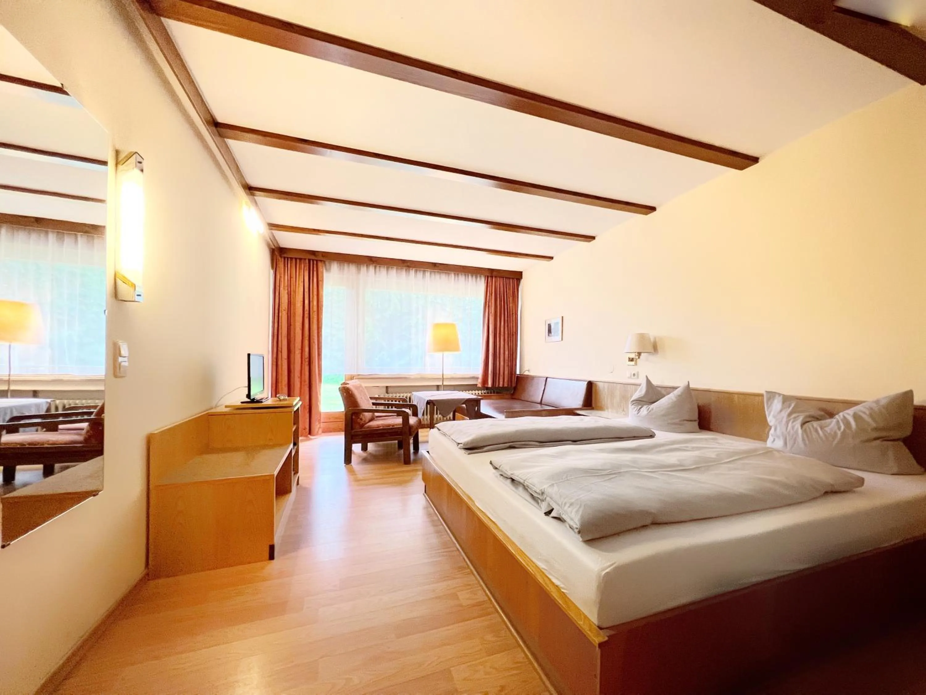 Photo of the whole room, Bed in WAGNERS Hotel im Fichtelgebirge