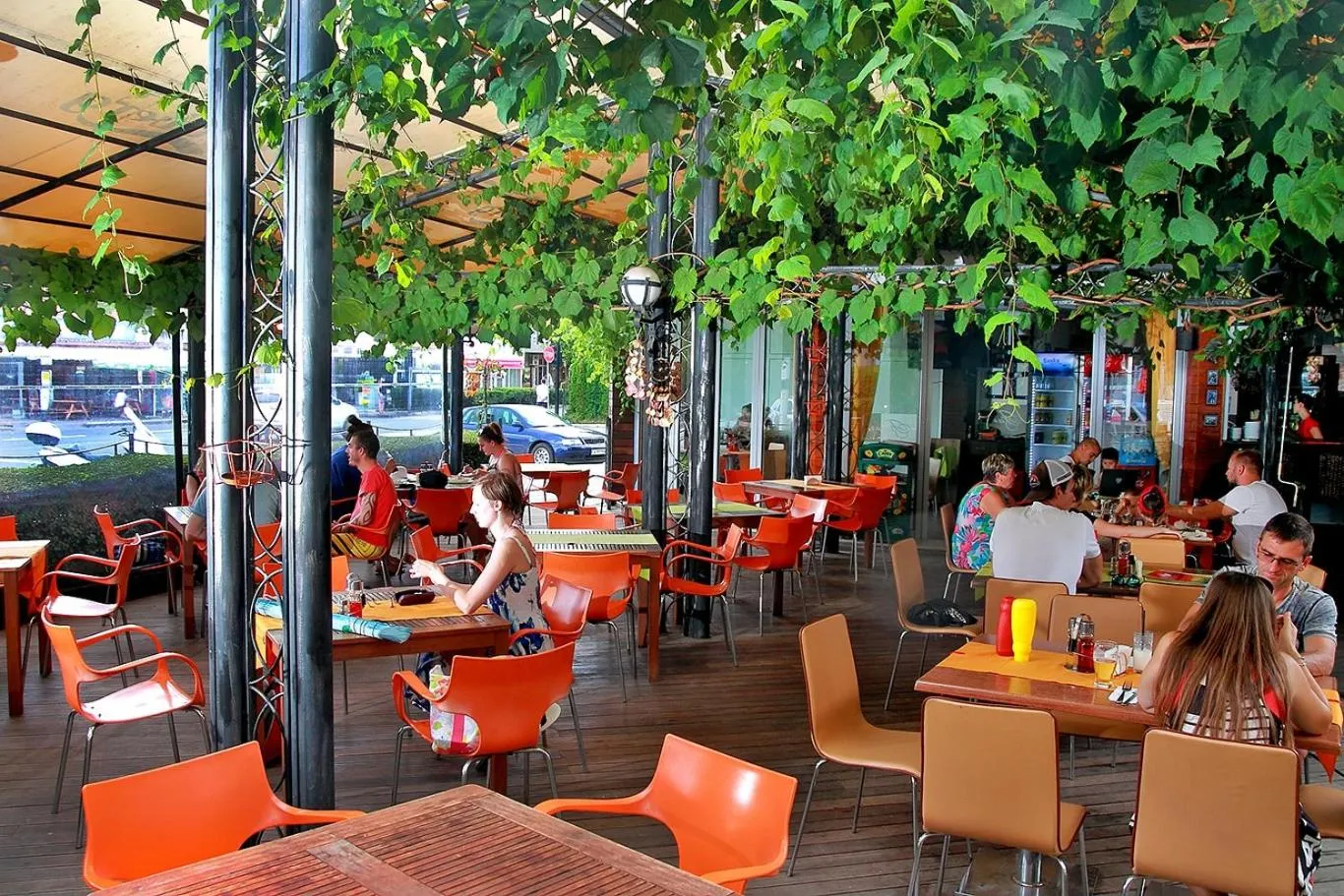 Restaurant/places to eat in Favorit Aparthotel