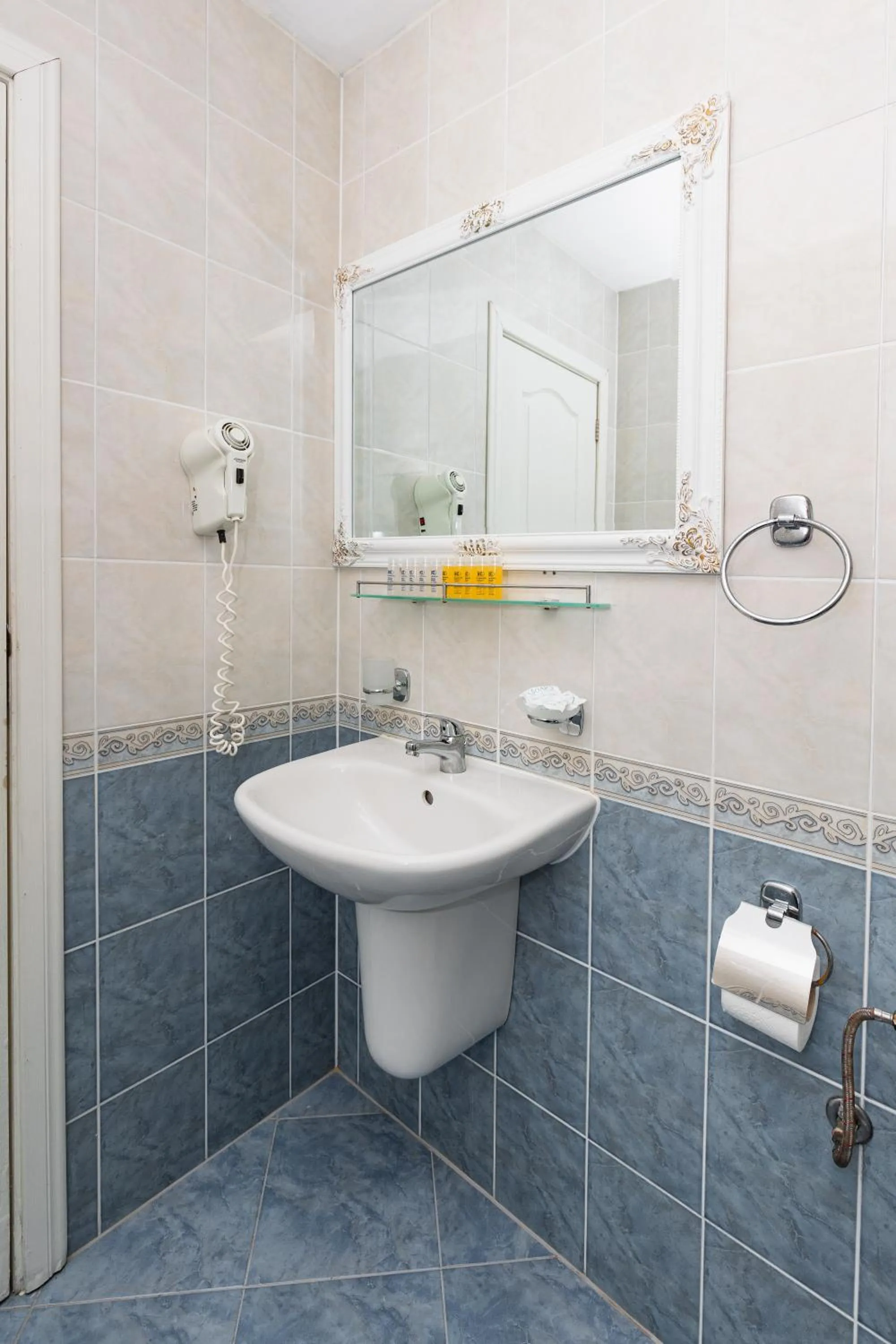 Shower in Favorit Aparthotel