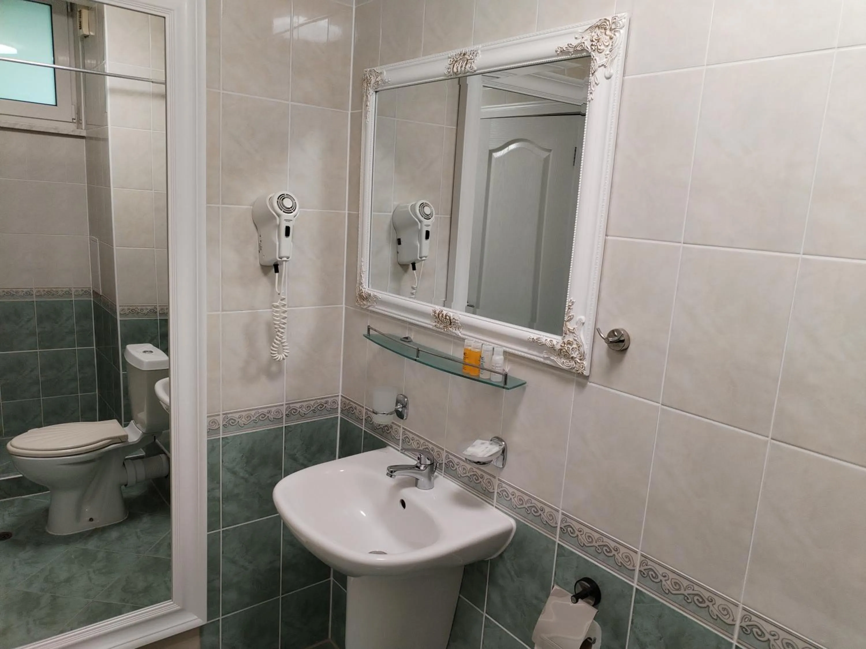 Shower in Favorit Aparthotel