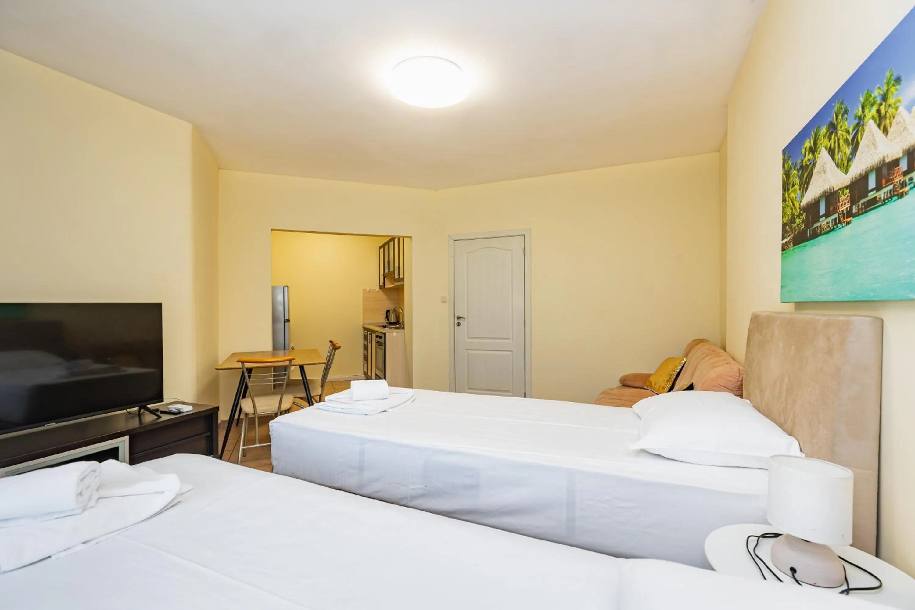 TV and multimedia, Bed in Favorit Aparthotel