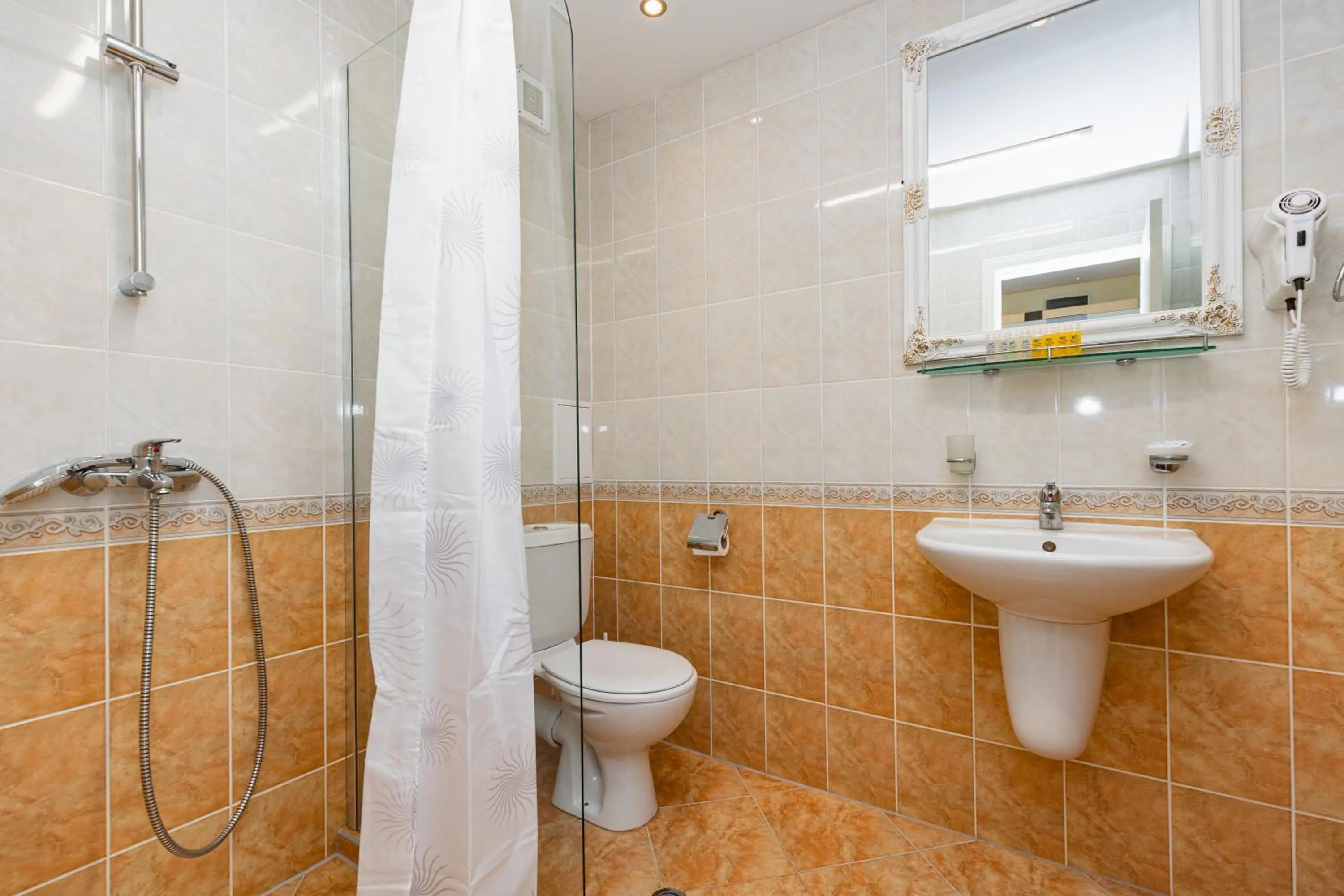 Shower in Favorit Aparthotel
