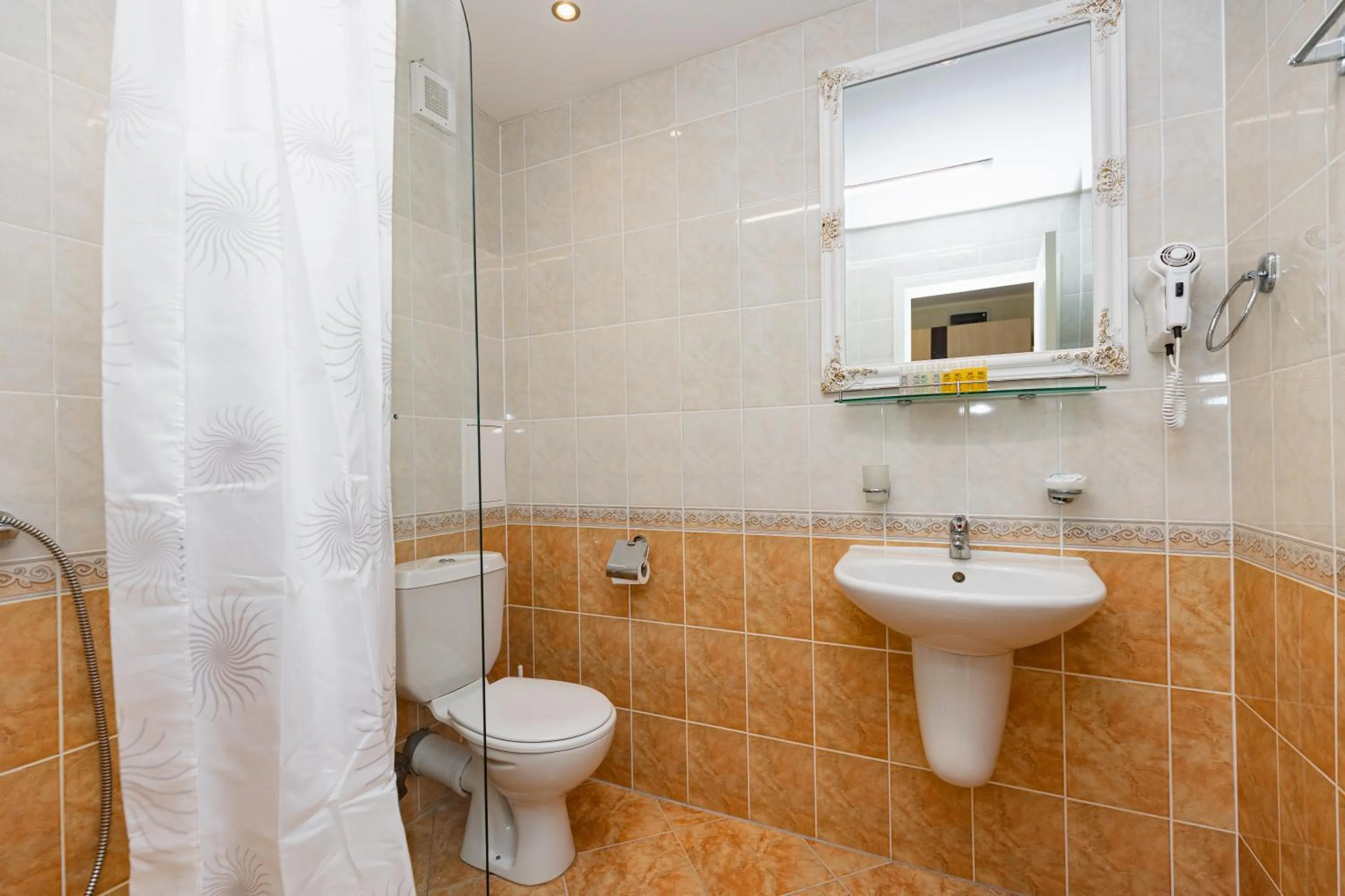 Shower in Favorit Aparthotel