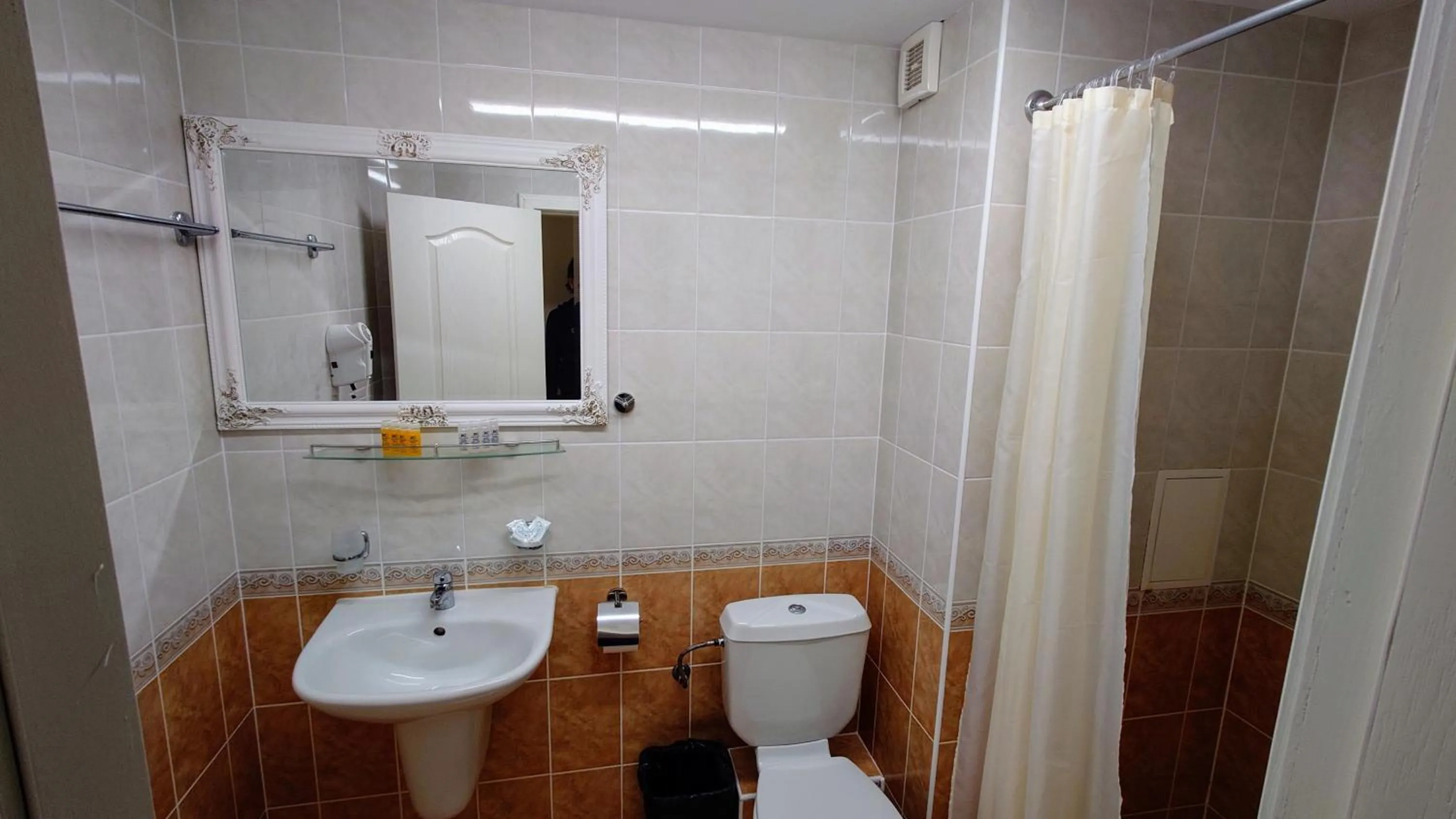 Bathroom in Favorit Aparthotel