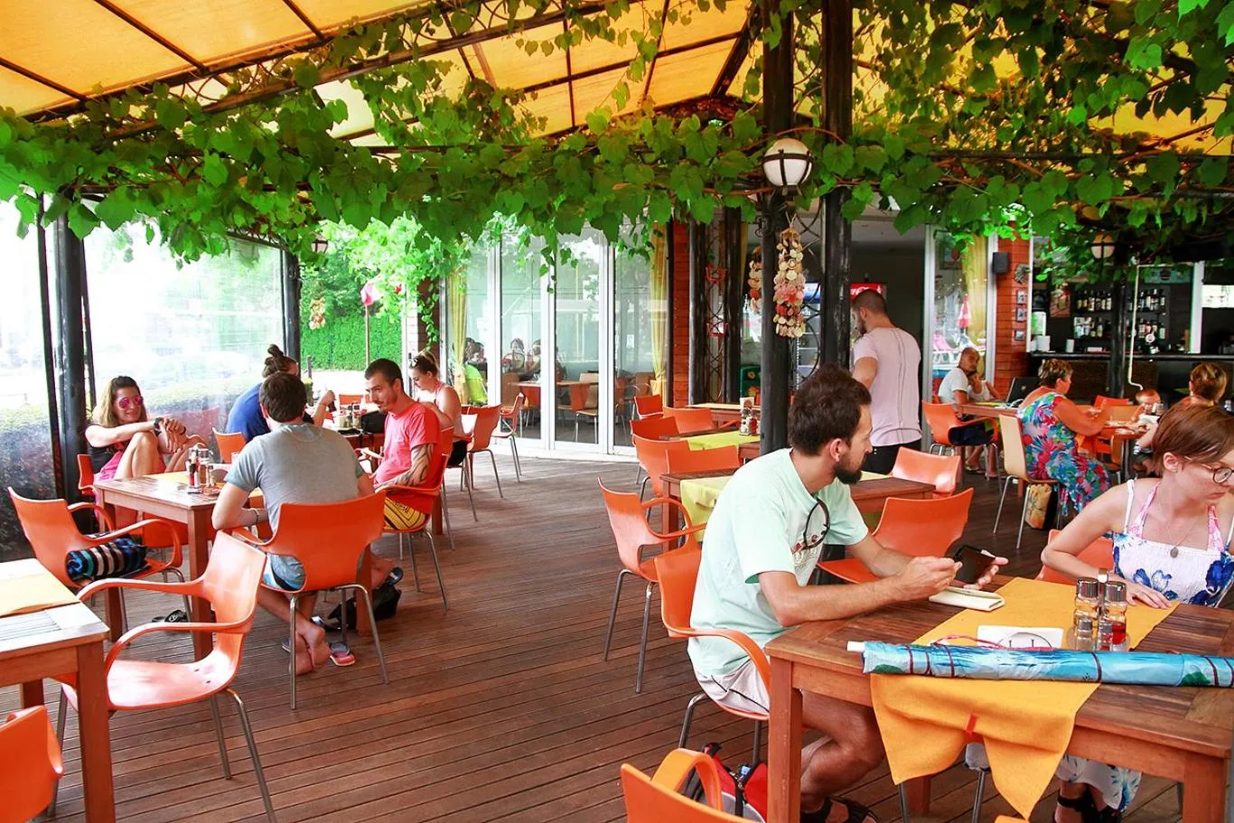 Restaurant/places to eat in Favorit Aparthotel