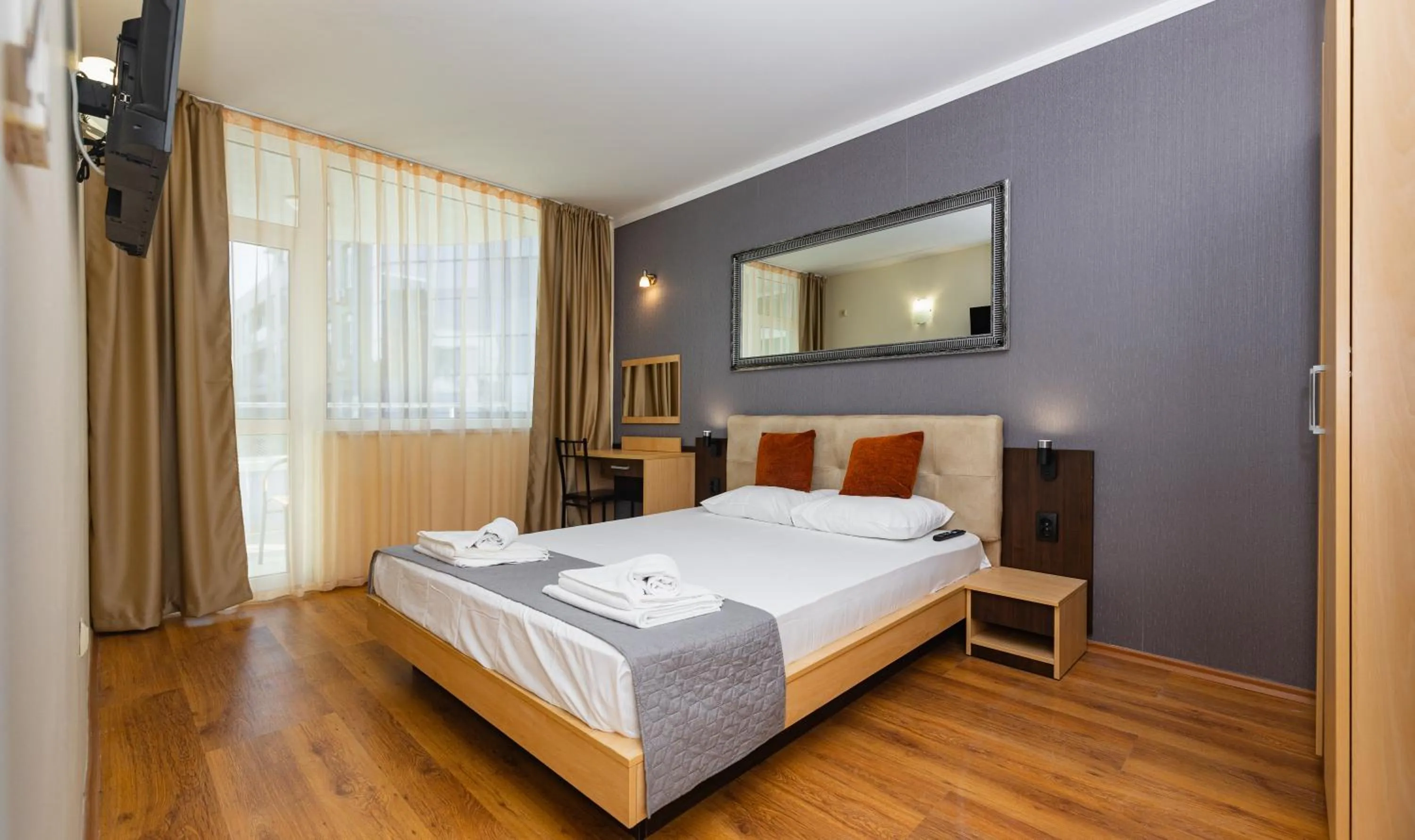 TV and multimedia, Bed in Favorit Aparthotel