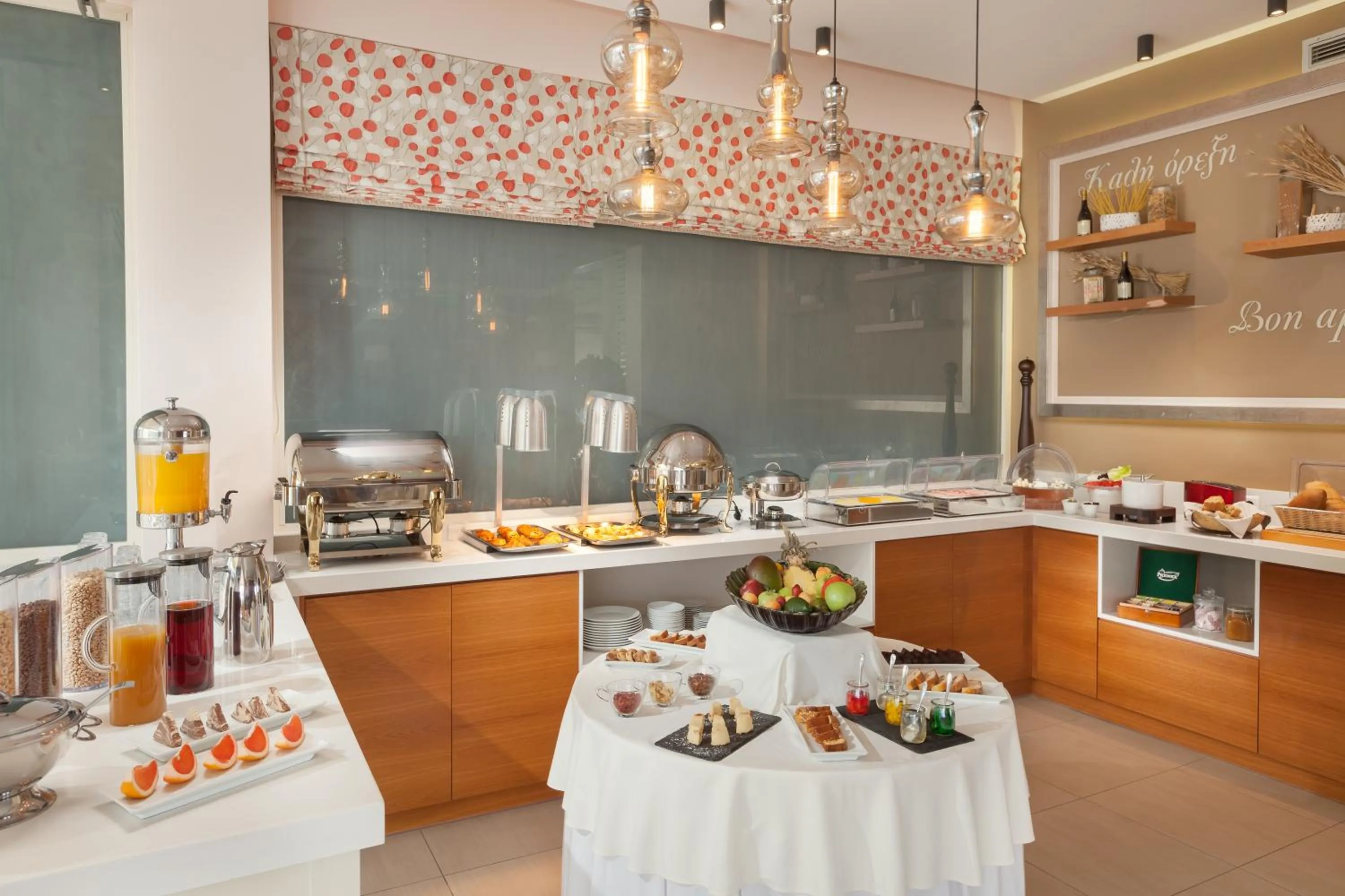 Buffet breakfast in Princess Kyniska Suites