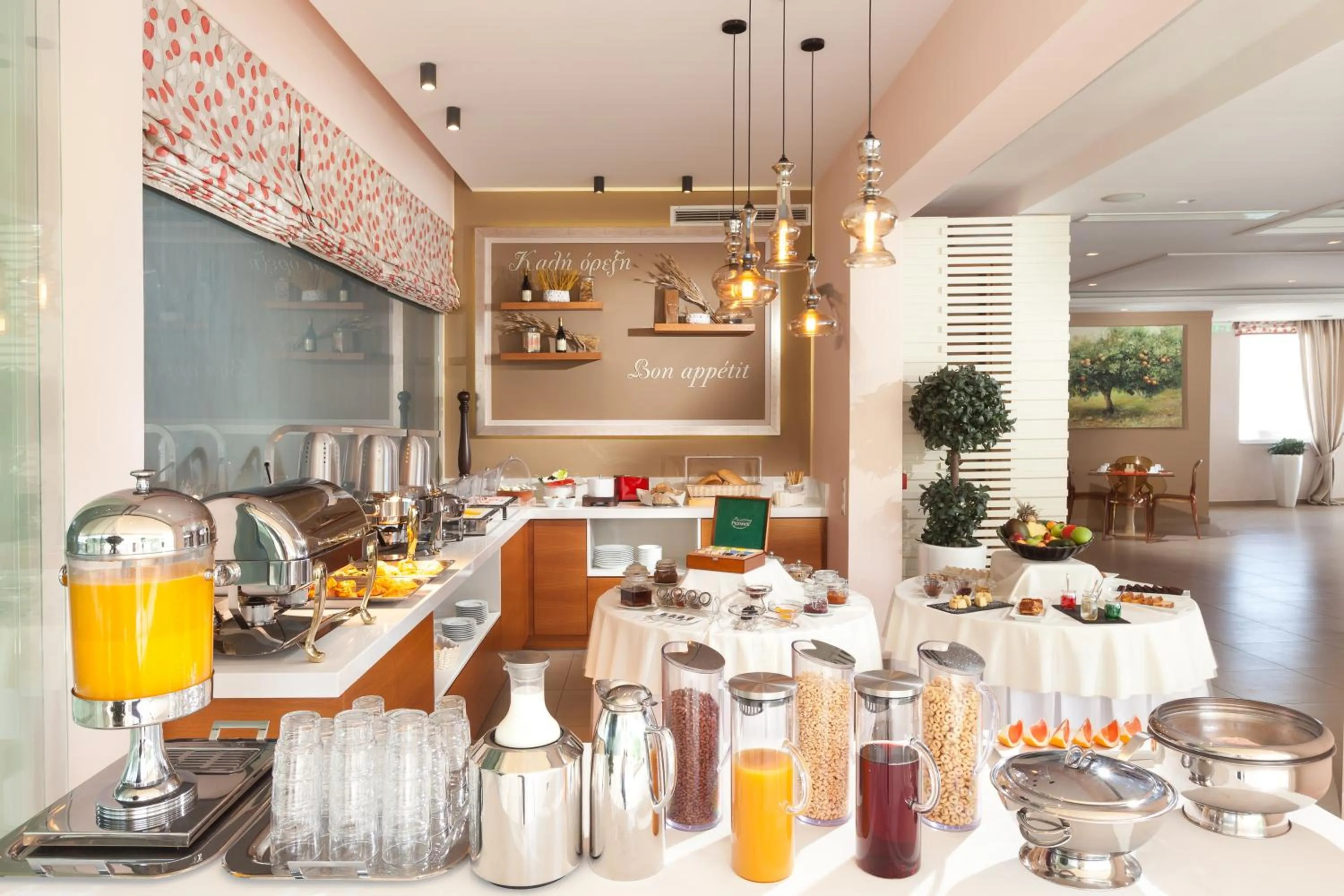 Buffet breakfast in Princess Kyniska Suites