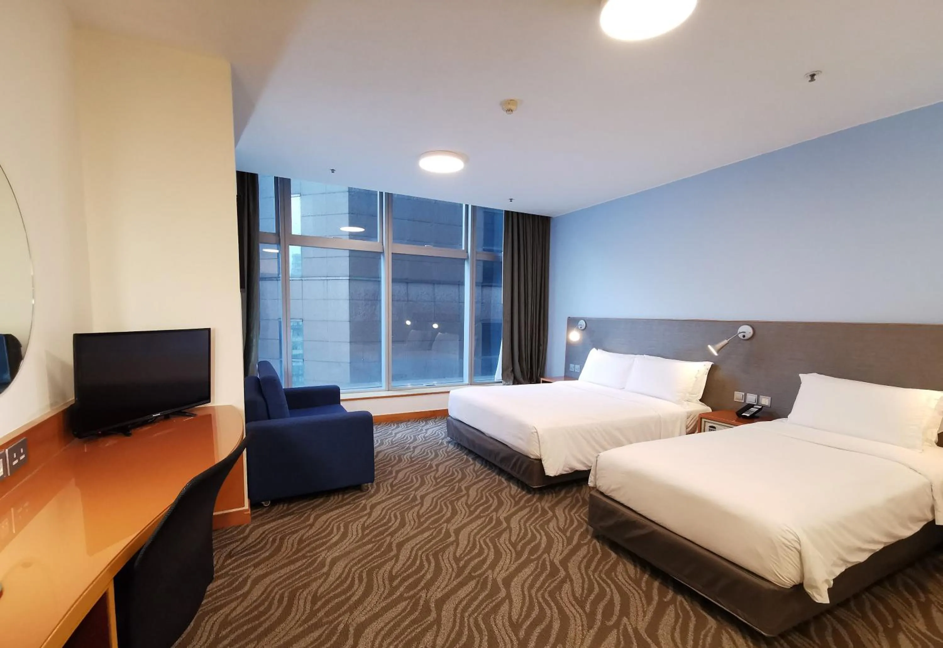 Photo of the whole room, Bed in Holiday Inn Express Hong Kong Causeway Bay, an IHG Hotel