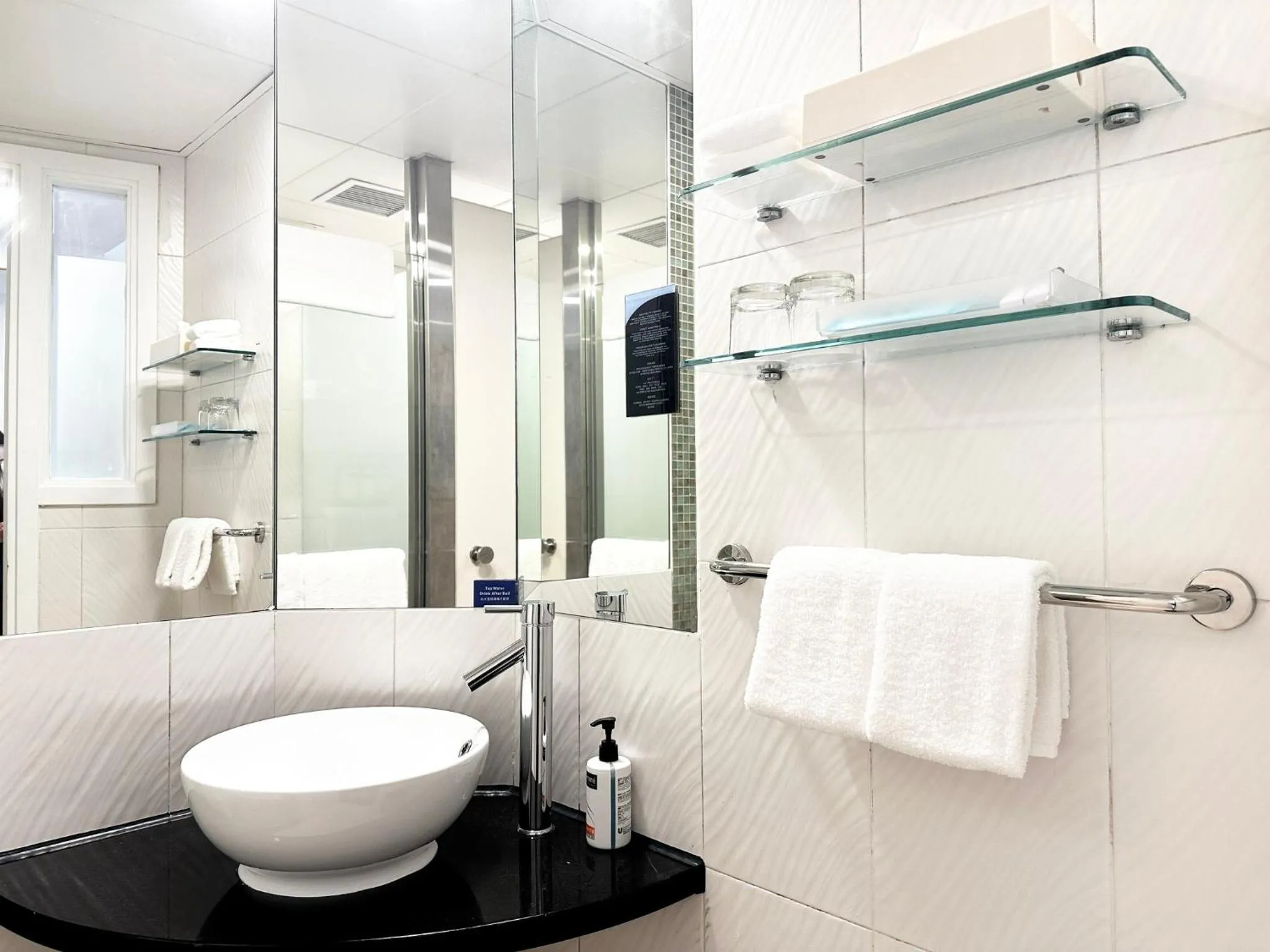 Bedroom in Holiday Inn Express Hong Kong Causeway Bay, an IHG Hotel