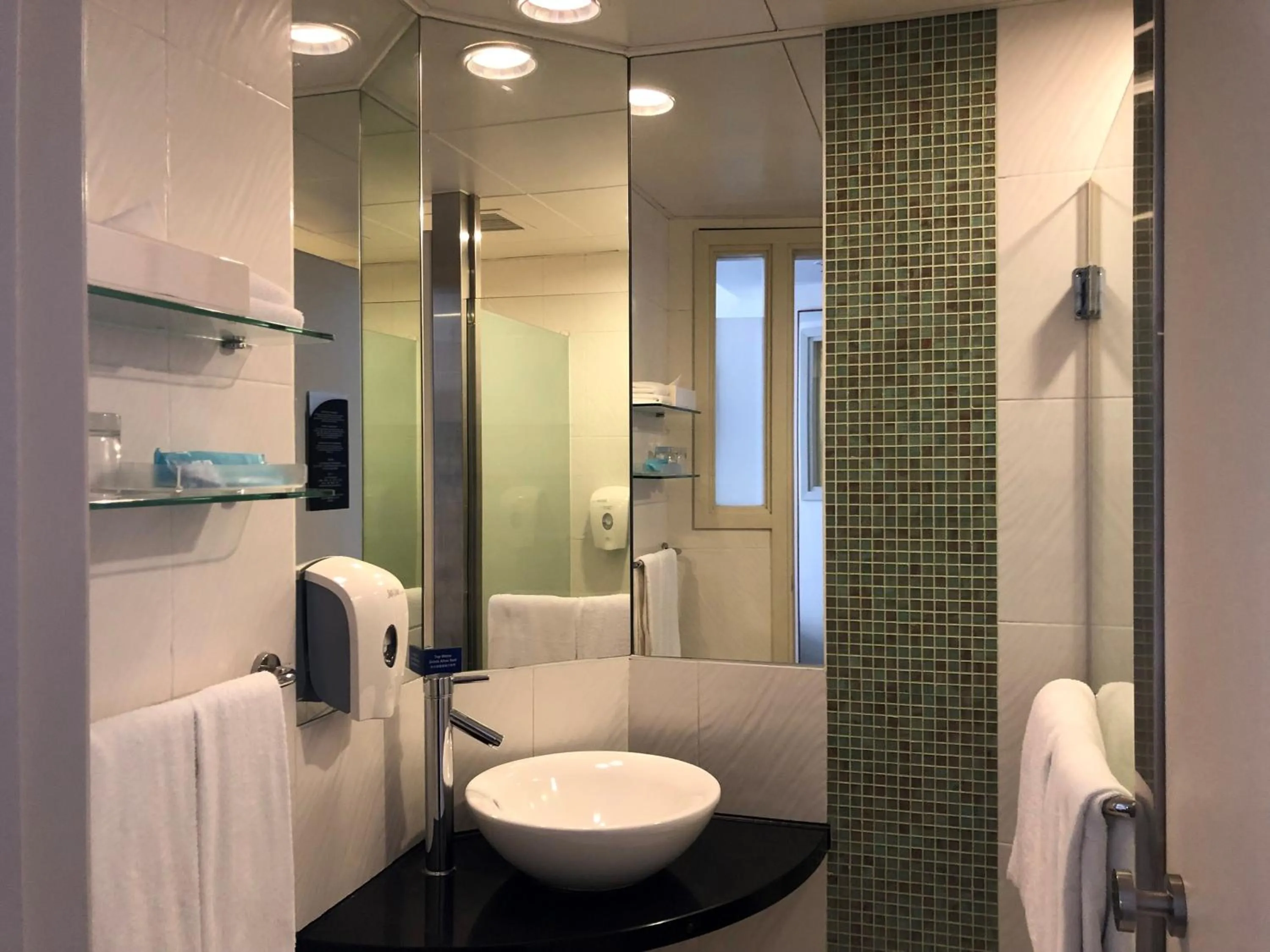 Bedroom in Holiday Inn Express Hong Kong Causeway Bay, an IHG Hotel