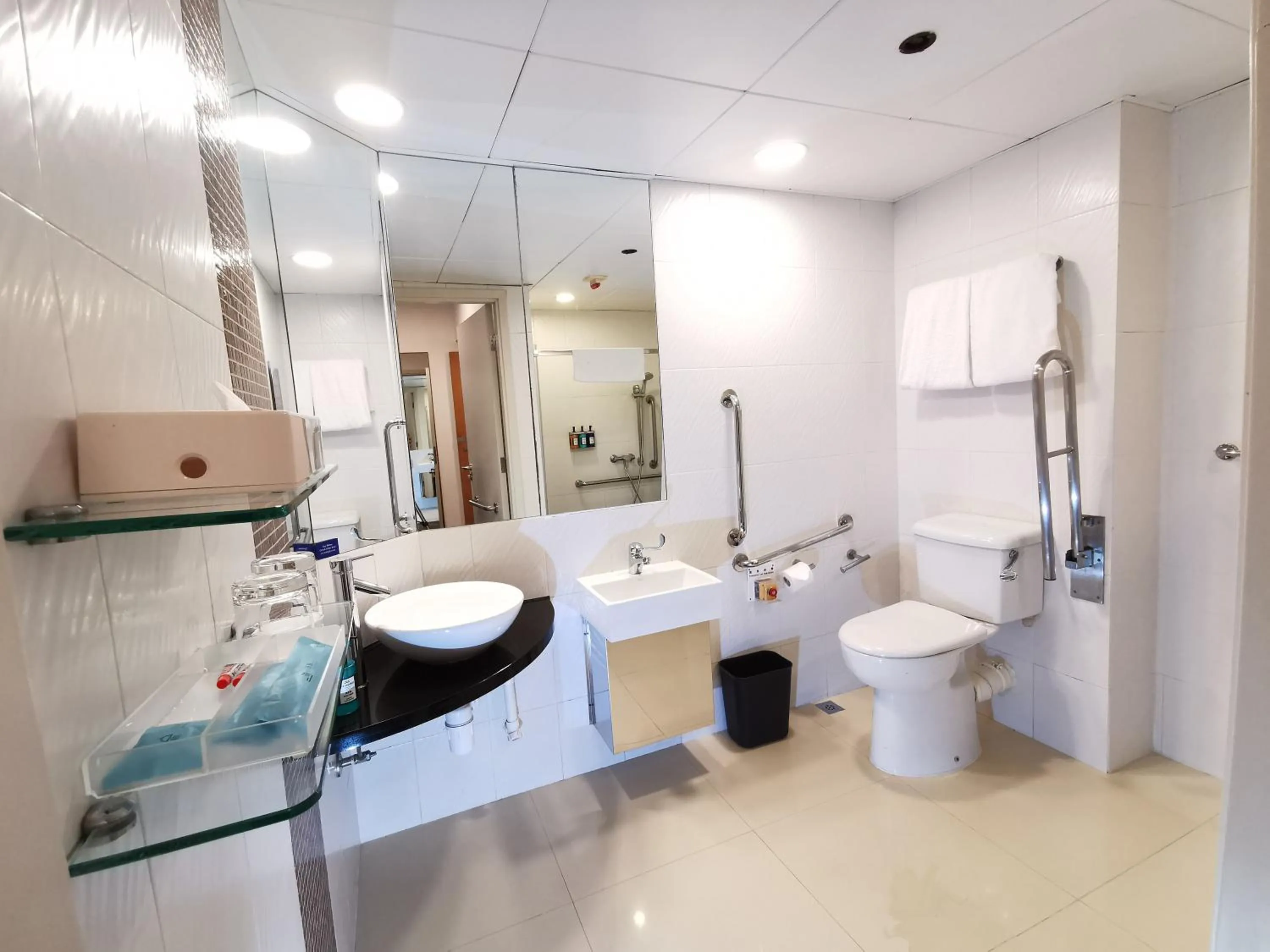 Photo of the whole room in Holiday Inn Express Hong Kong Causeway Bay, an IHG Hotel