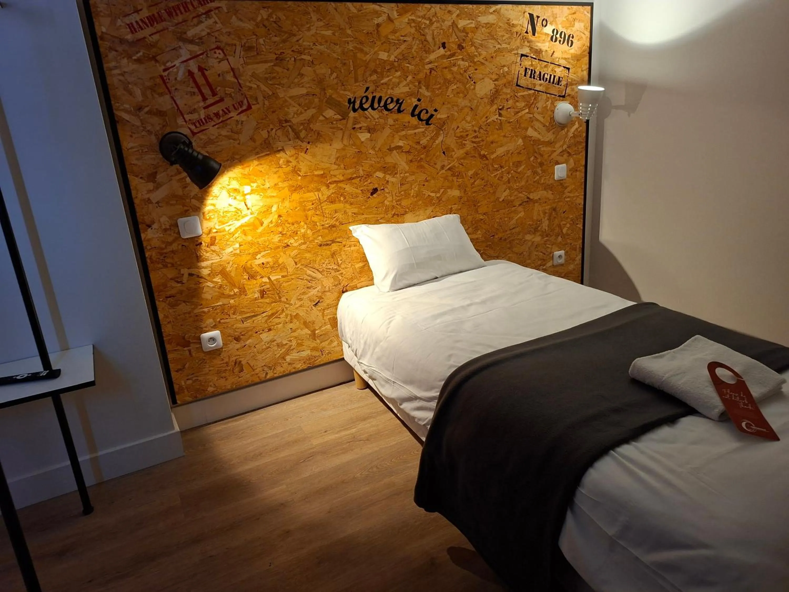 Bedroom, Bed in The Originals Access, Hôtel Clermont-Ferrand Nord