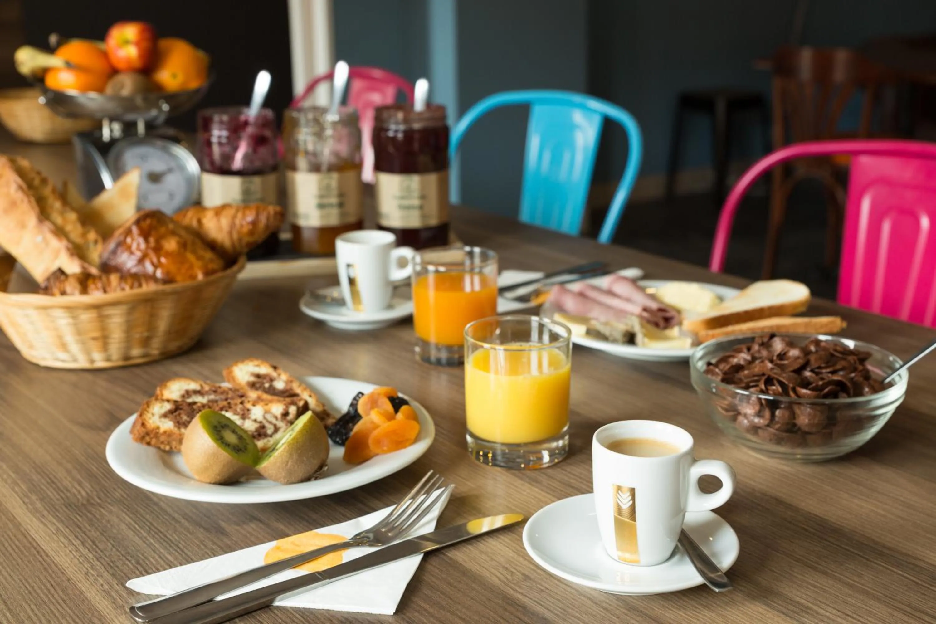 Breakfast in The Originals Access, Hôtel Clermont-Ferrand Nord