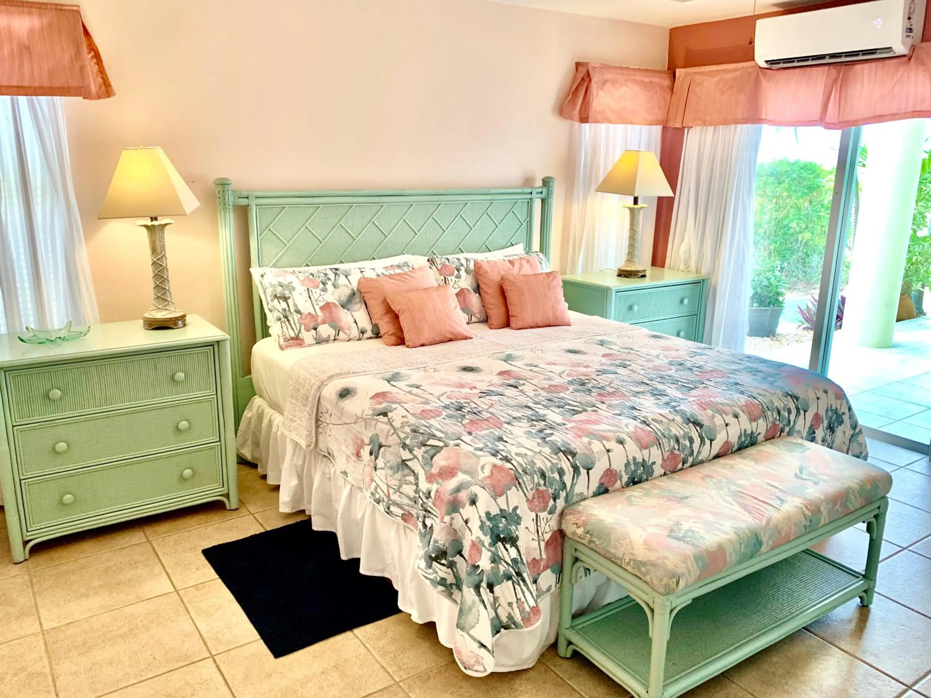 Bed in Coral Gardens on Grace Bay