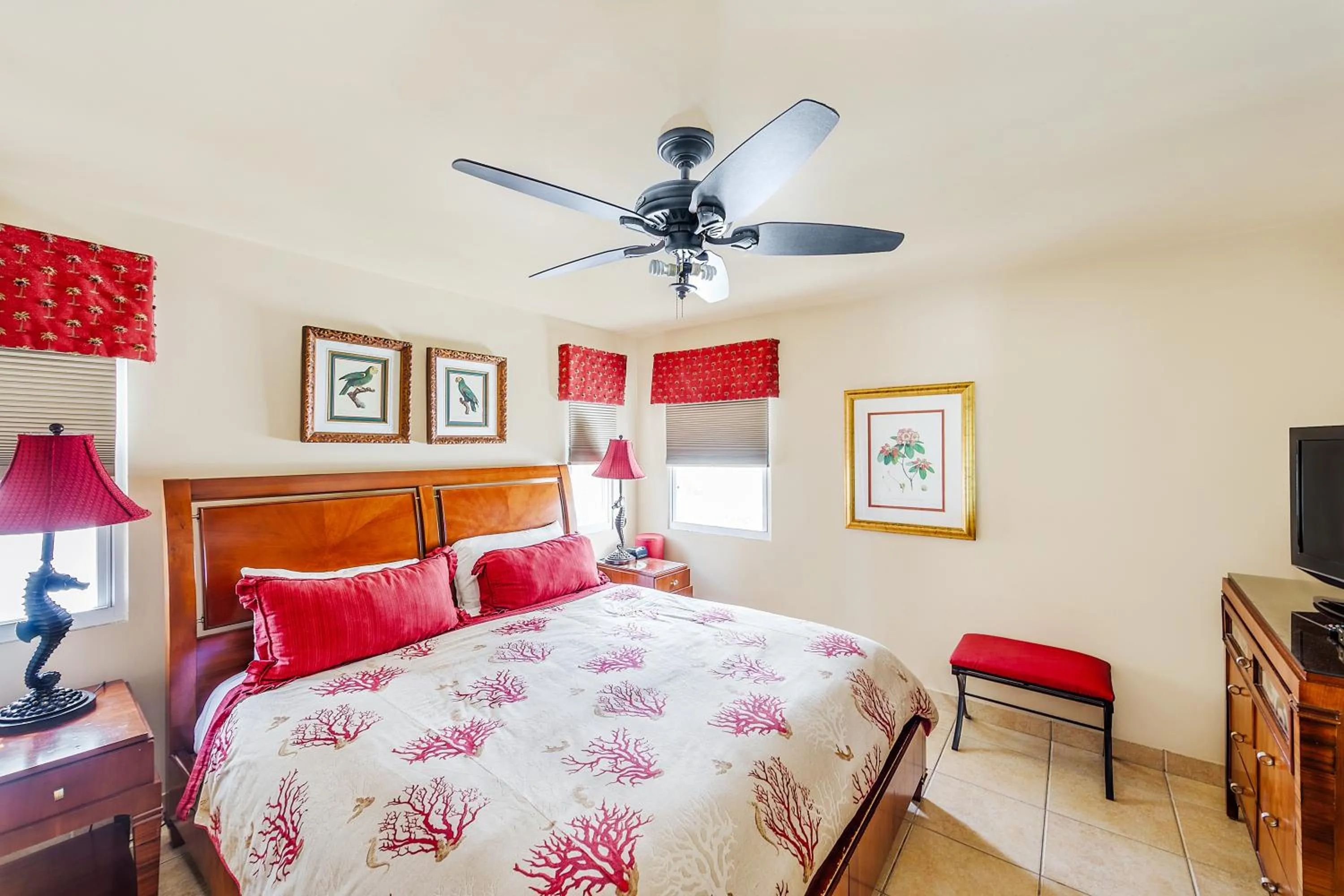 Bedroom, Bed in Coral Gardens on Grace Bay
