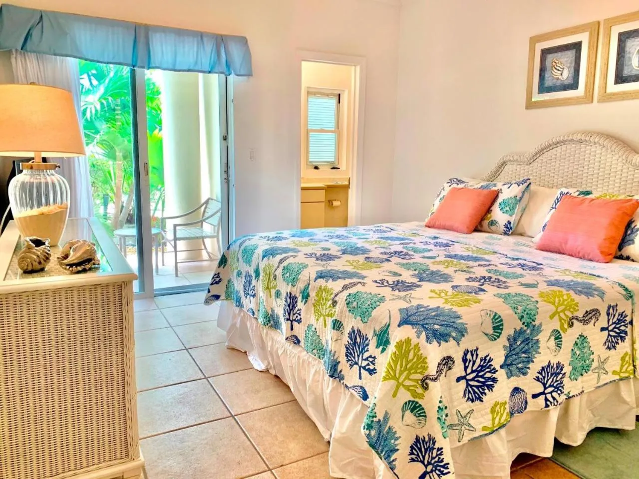 Bed in Coral Gardens on Grace Bay