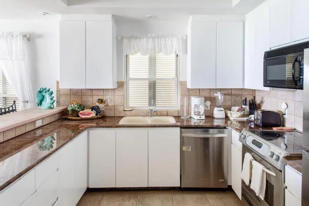 Kitchen or kitchenette in Coral Gardens on Grace Bay